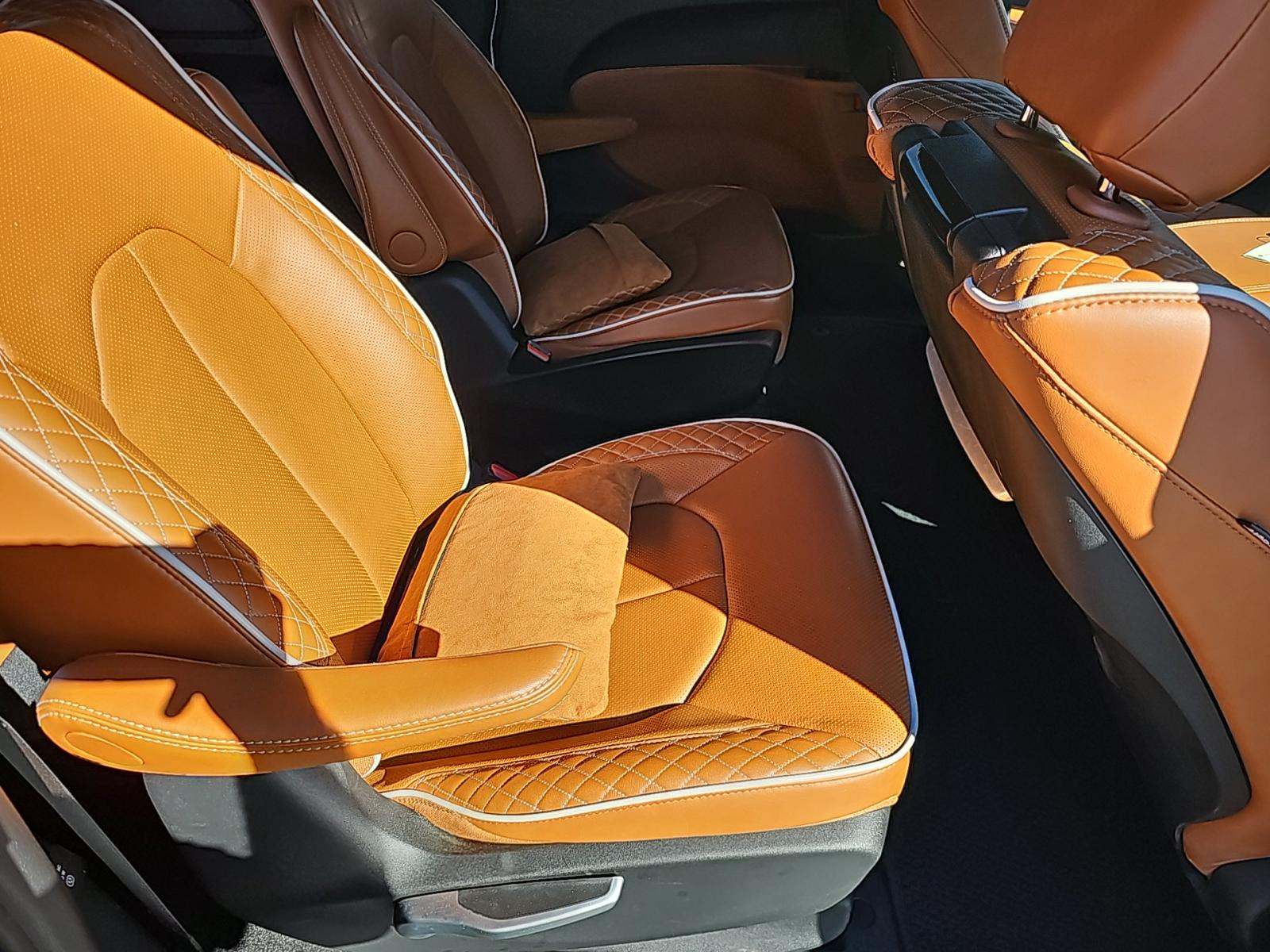 2024 Chrysler Pacifica Hybrid Pinnacle FWD