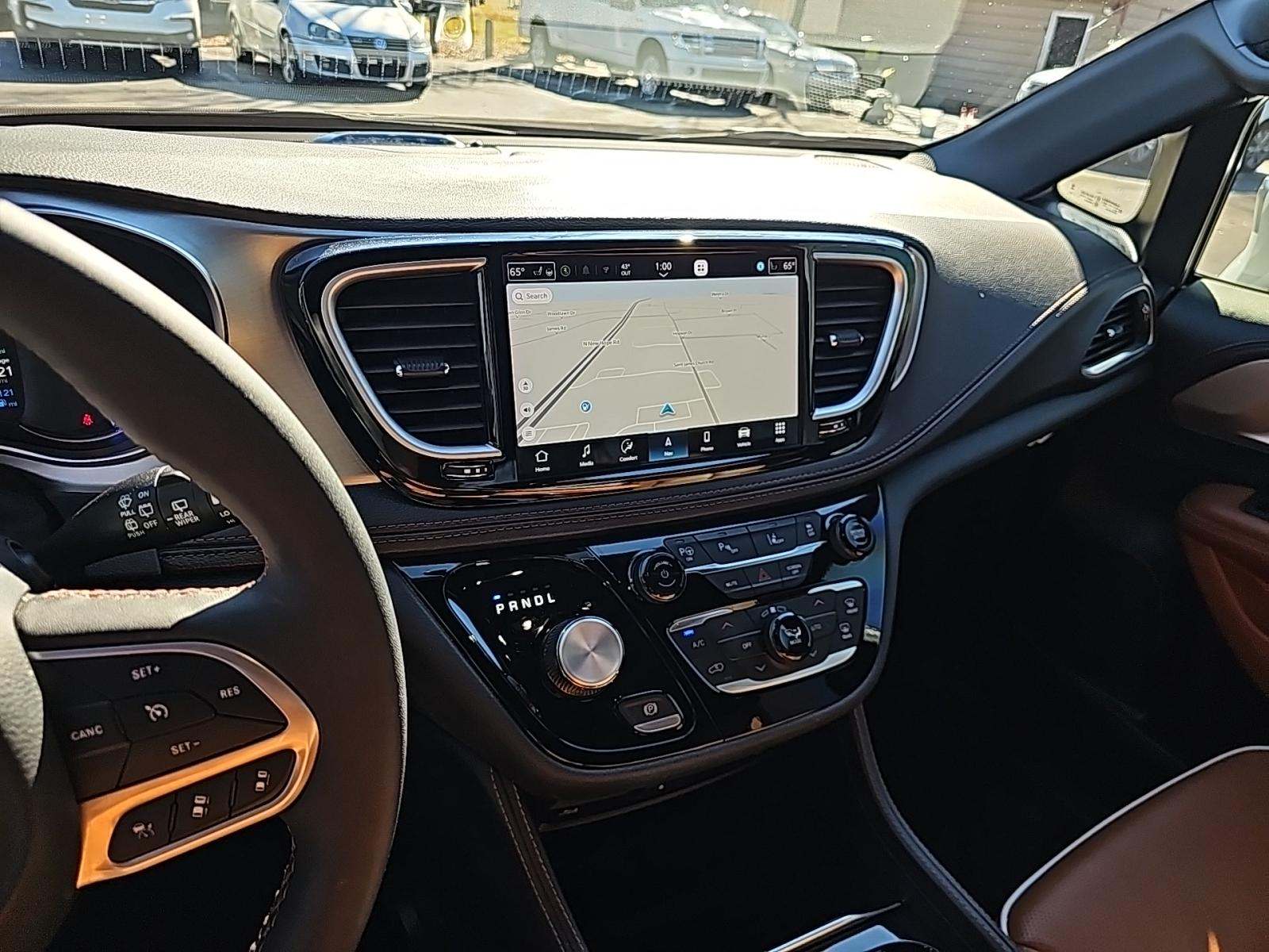 2024 Chrysler Pacifica Hybrid Pinnacle FWD