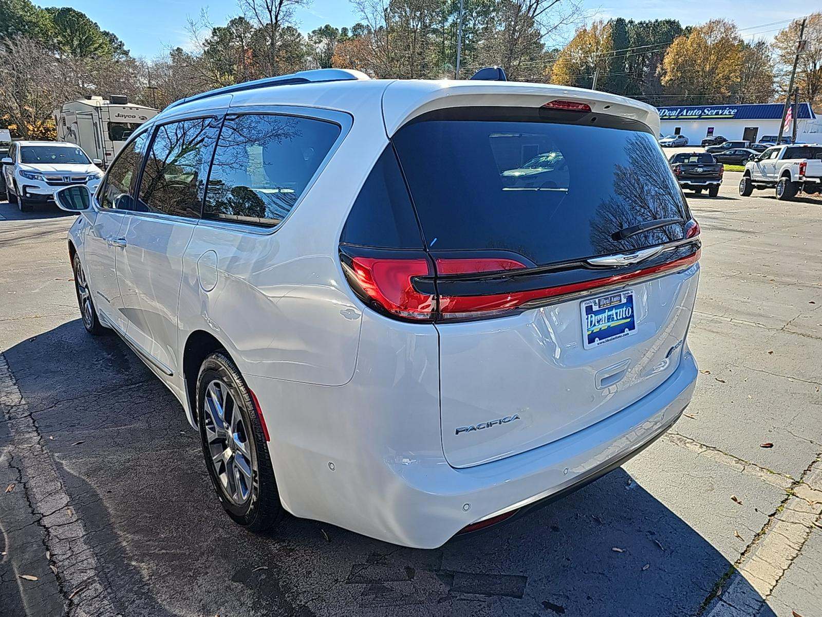 2024 Chrysler Pacifica Hybrid Pinnacle FWD