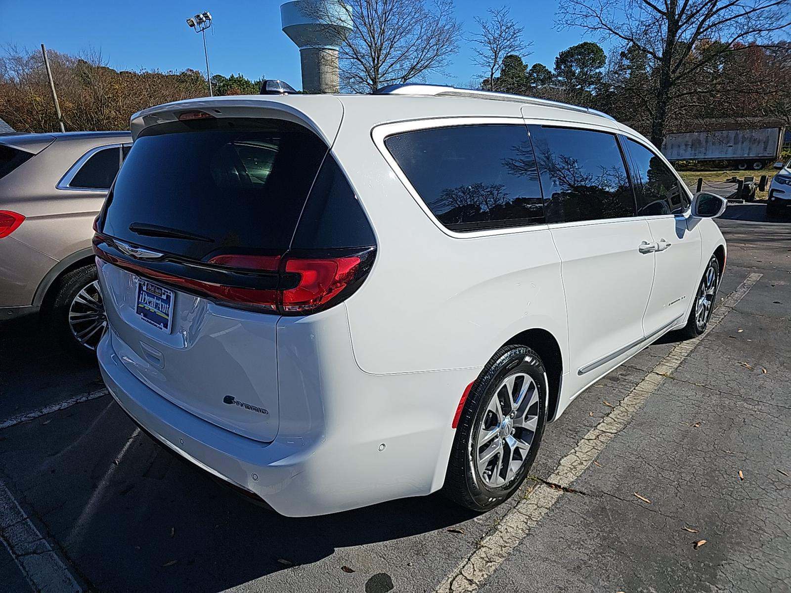 2024 Chrysler Pacifica Hybrid Pinnacle FWD