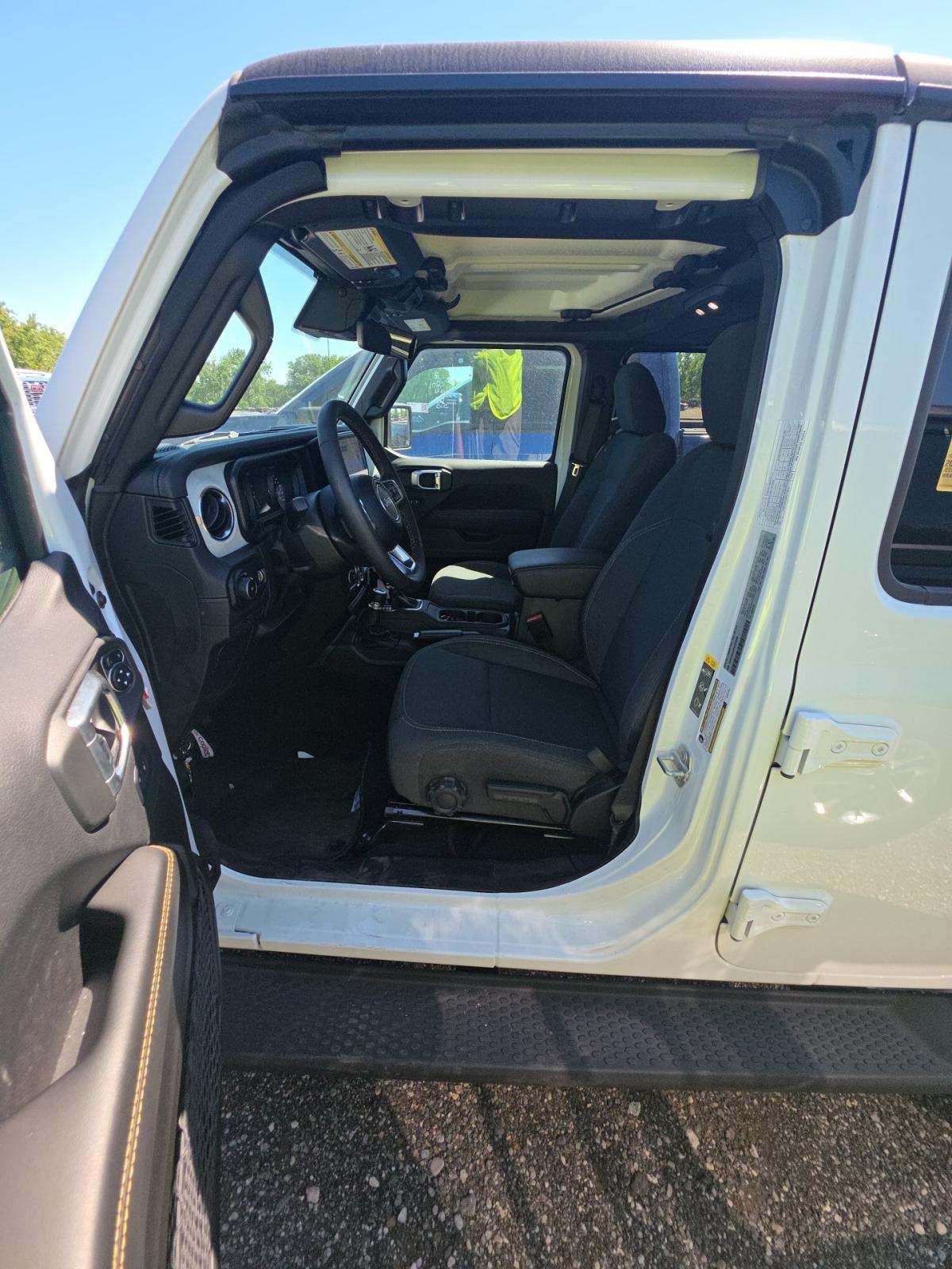2024 Jeep Wrangler Sahara AWD