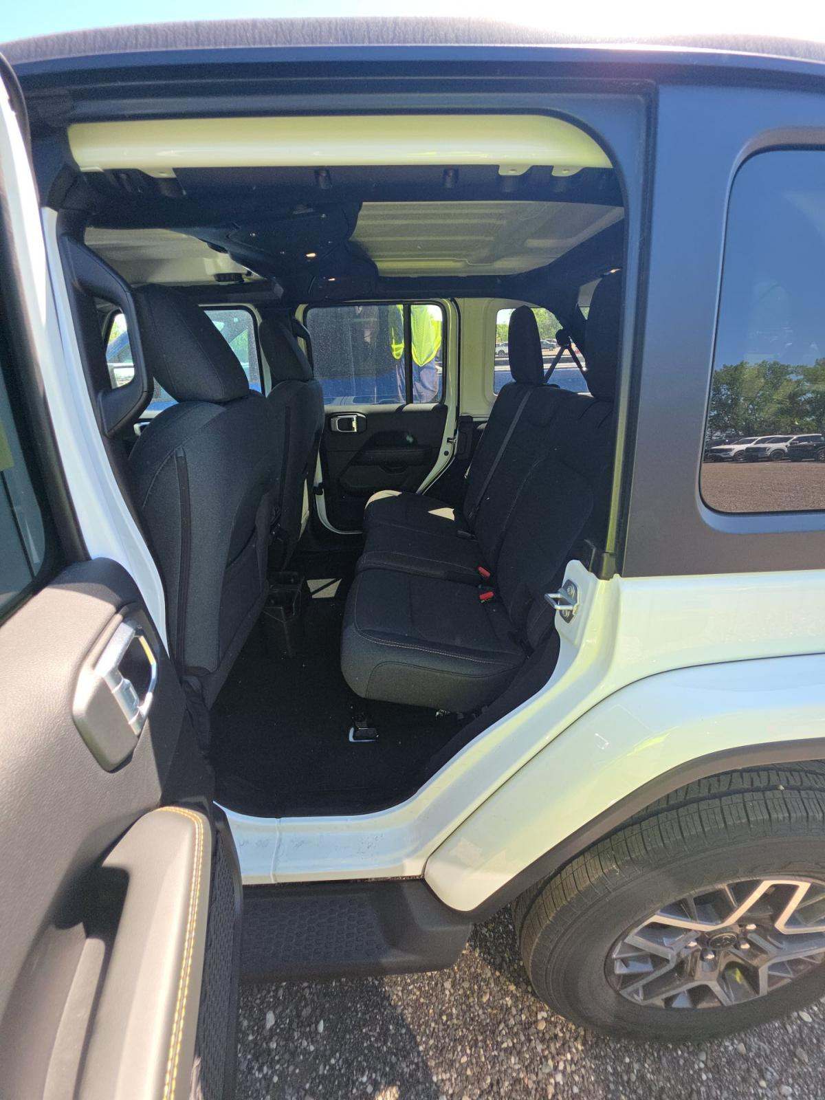 2024 Jeep Wrangler Sahara AWD