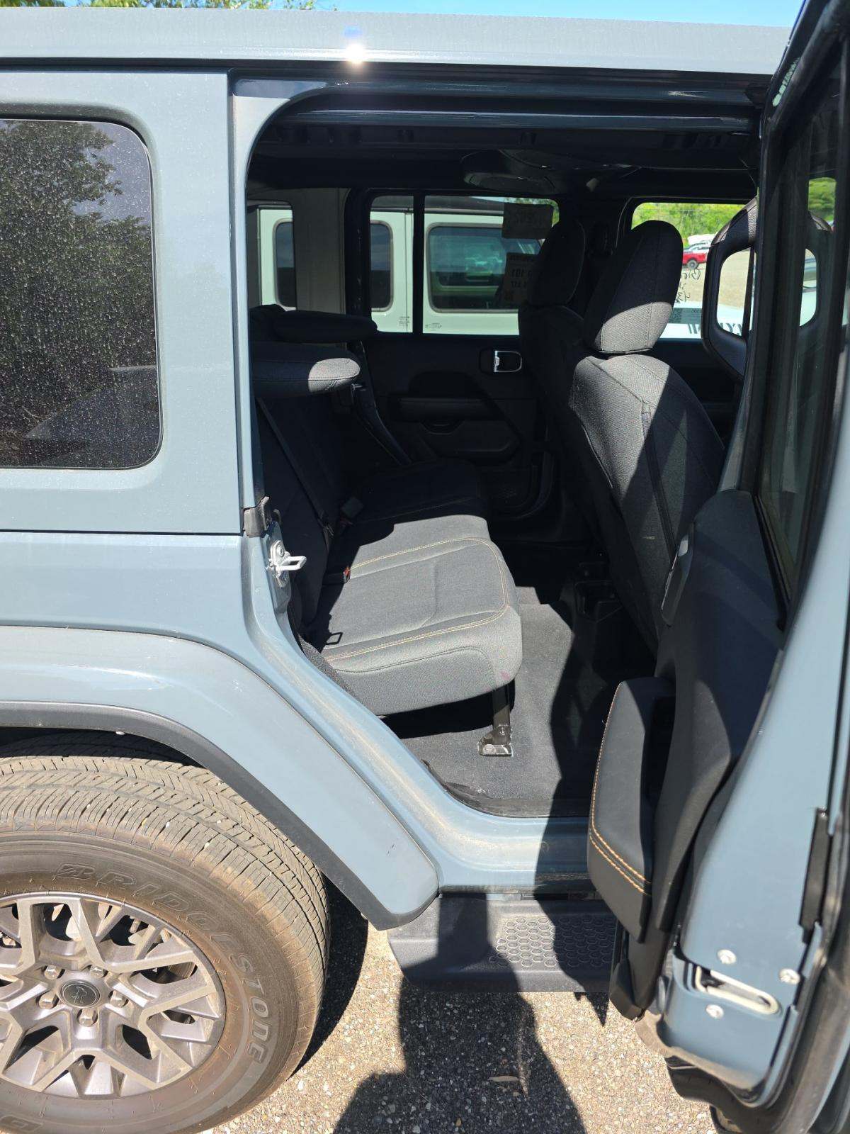 2024 Jeep Wrangler Sahara AWD