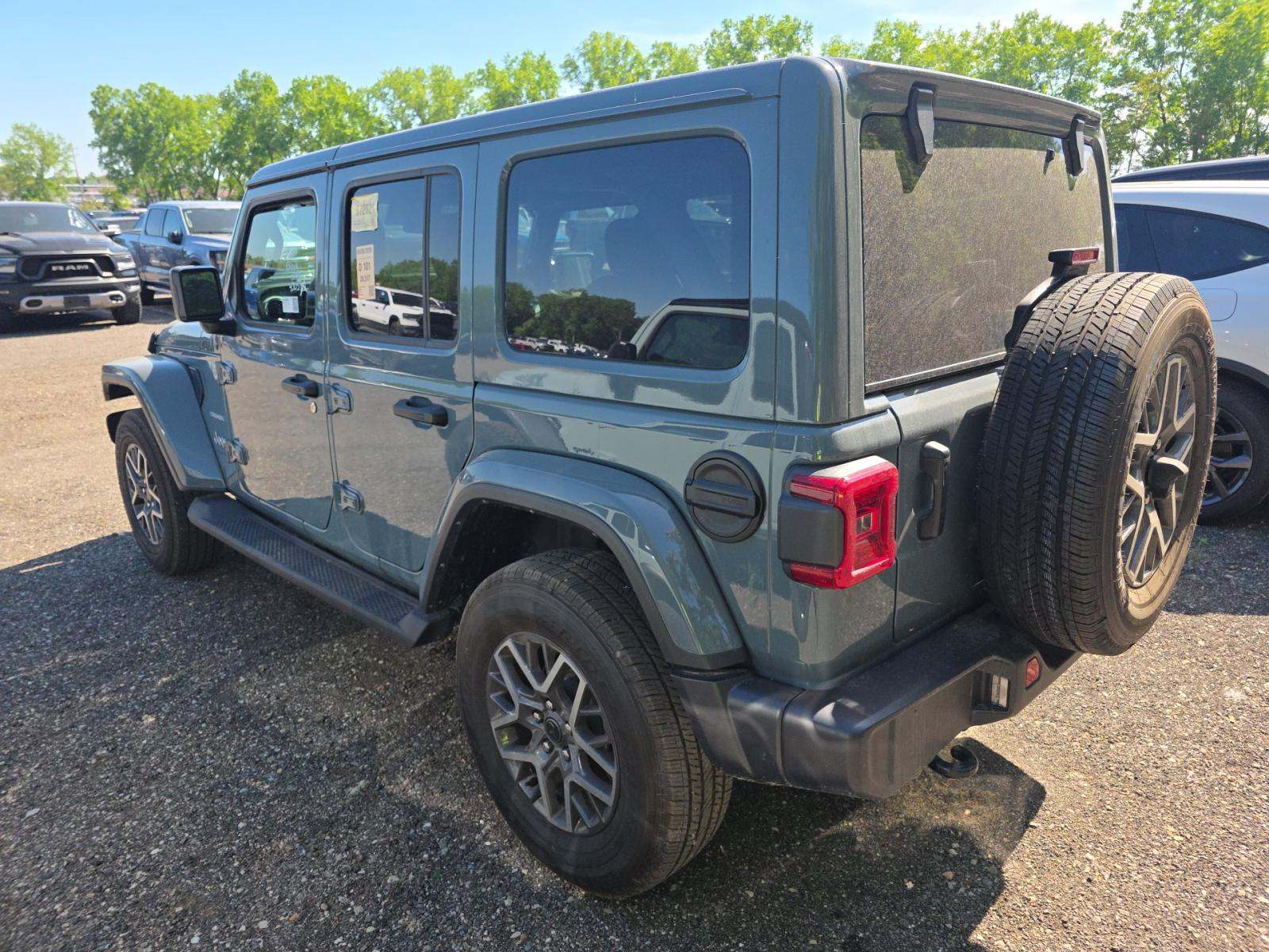 2024 Jeep Wrangler Sahara AWD