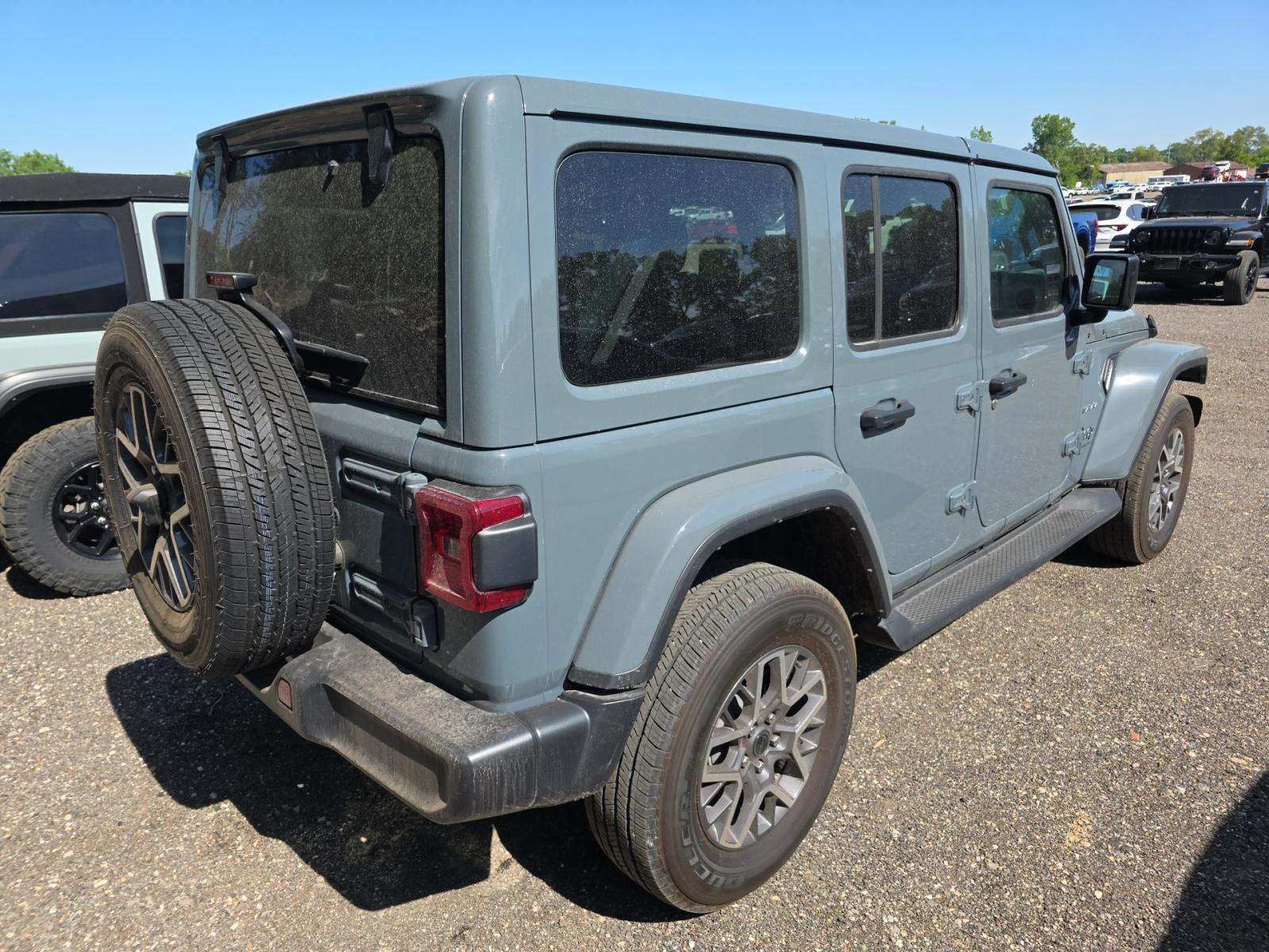 2024 Jeep Wrangler Sahara AWD