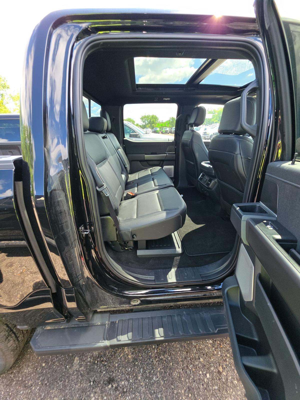 2025 Ford F-150 Hybrid Lariat AWD