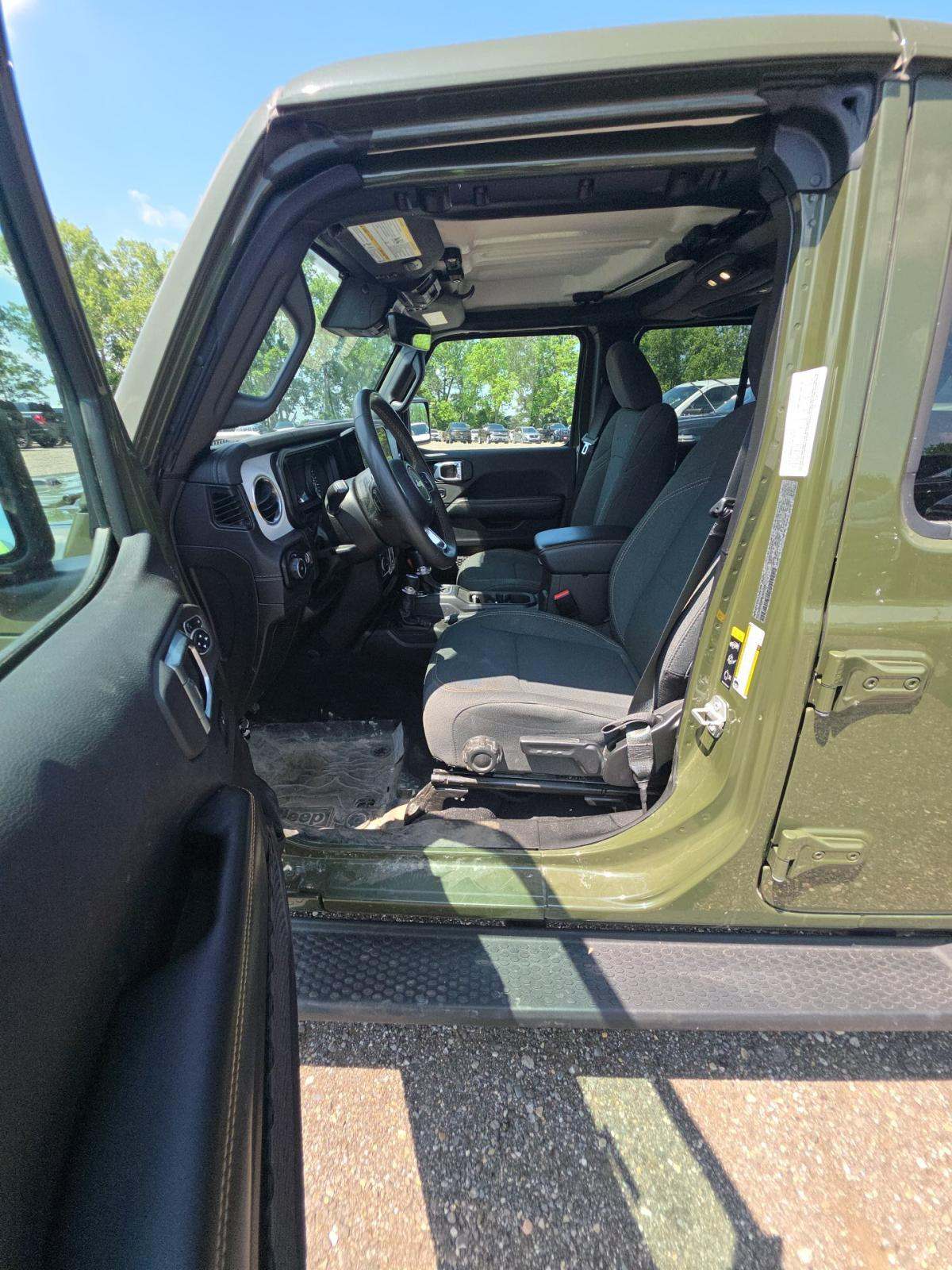 2024 Jeep Wrangler Sahara AWD