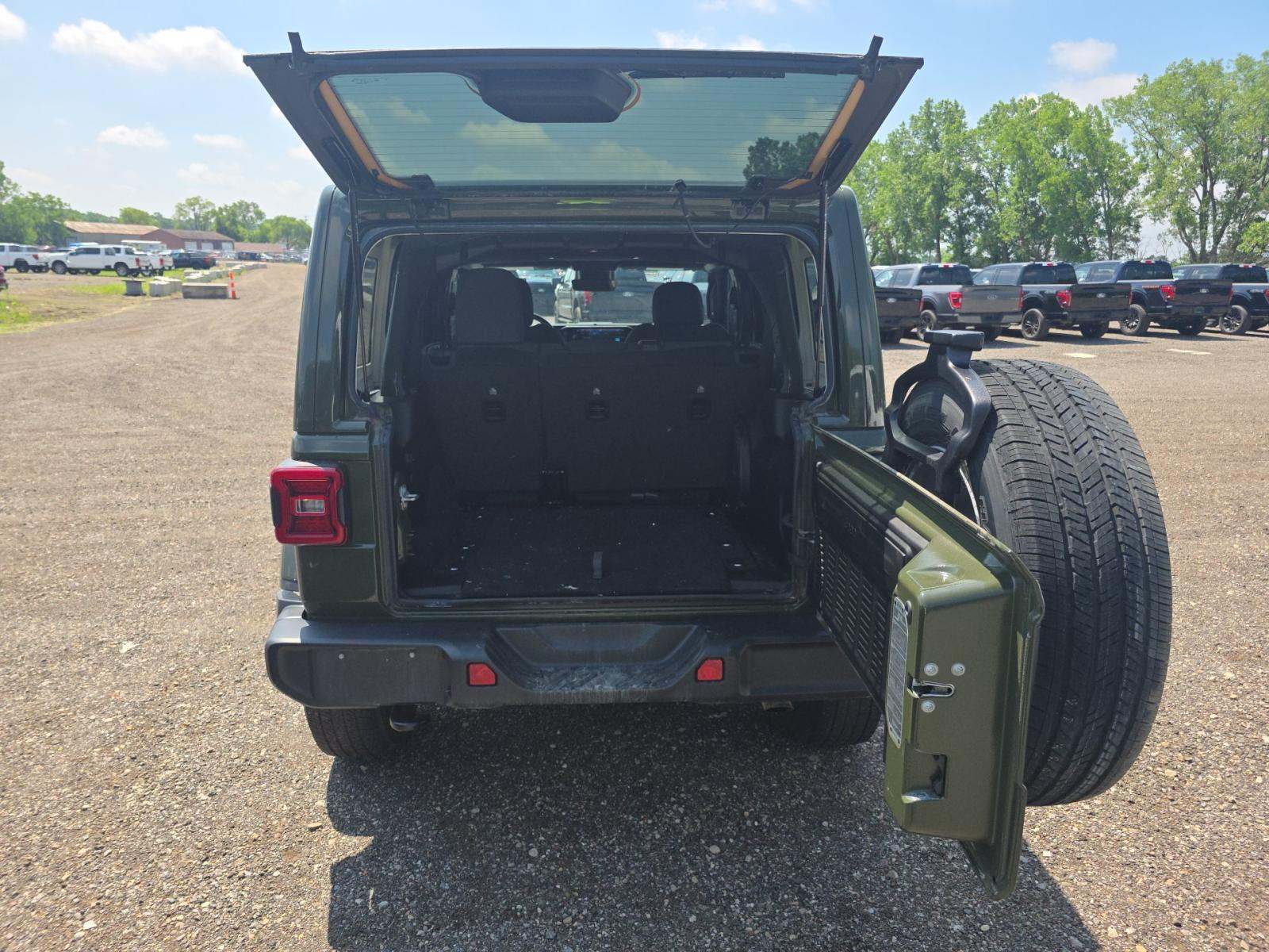 2024 Jeep Wrangler Sahara AWD
