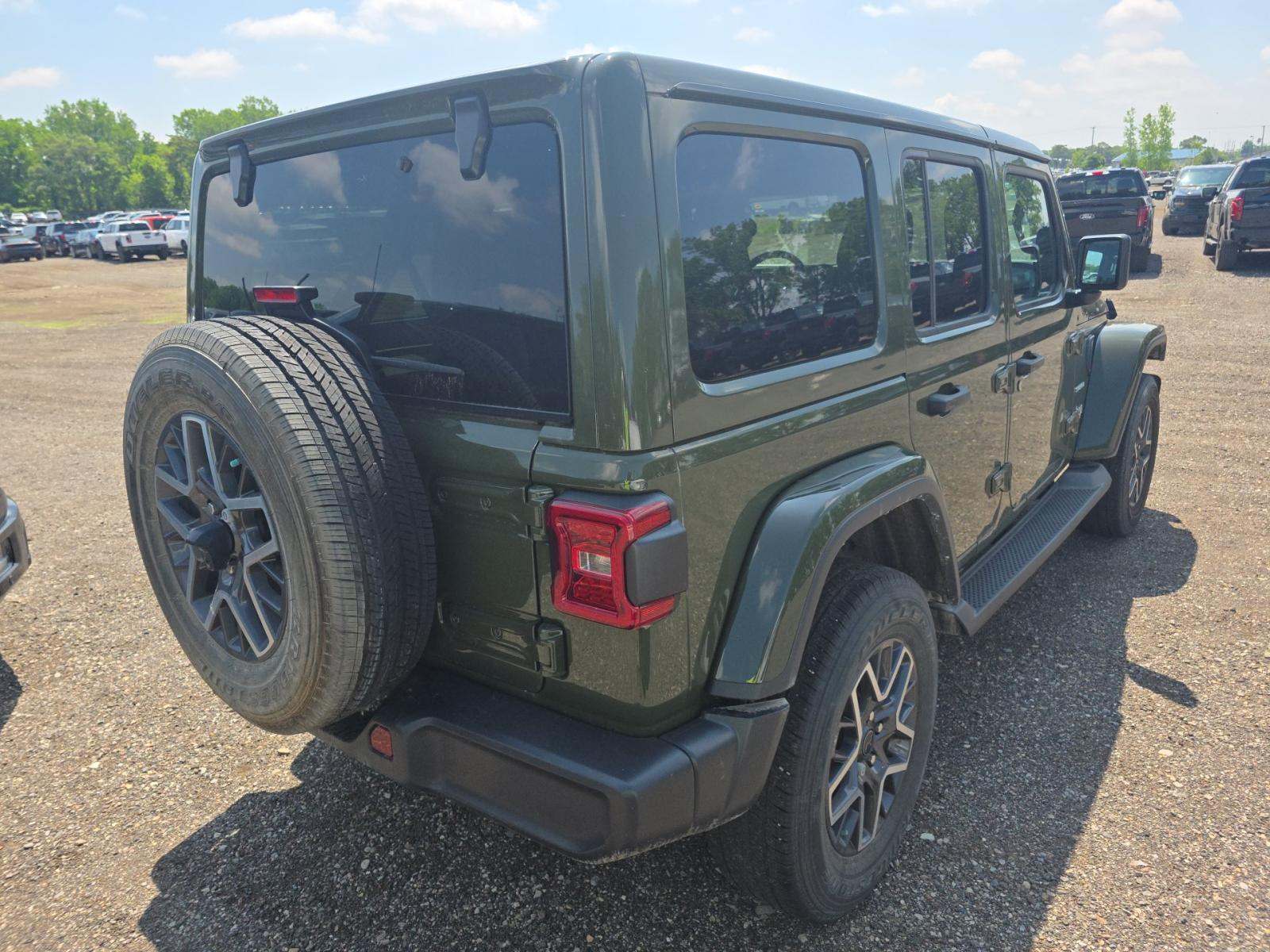 2024 Jeep Wrangler Sahara AWD