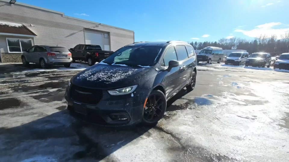 2022 Chrysler Pacifica Touring L 121.6