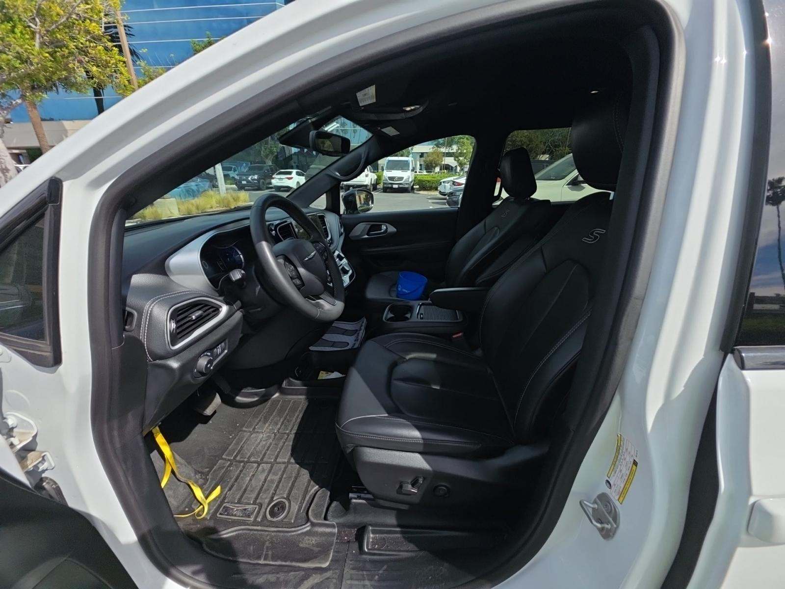 2024 Chrysler Pacifica Hybrid Select S Appearance FWD
