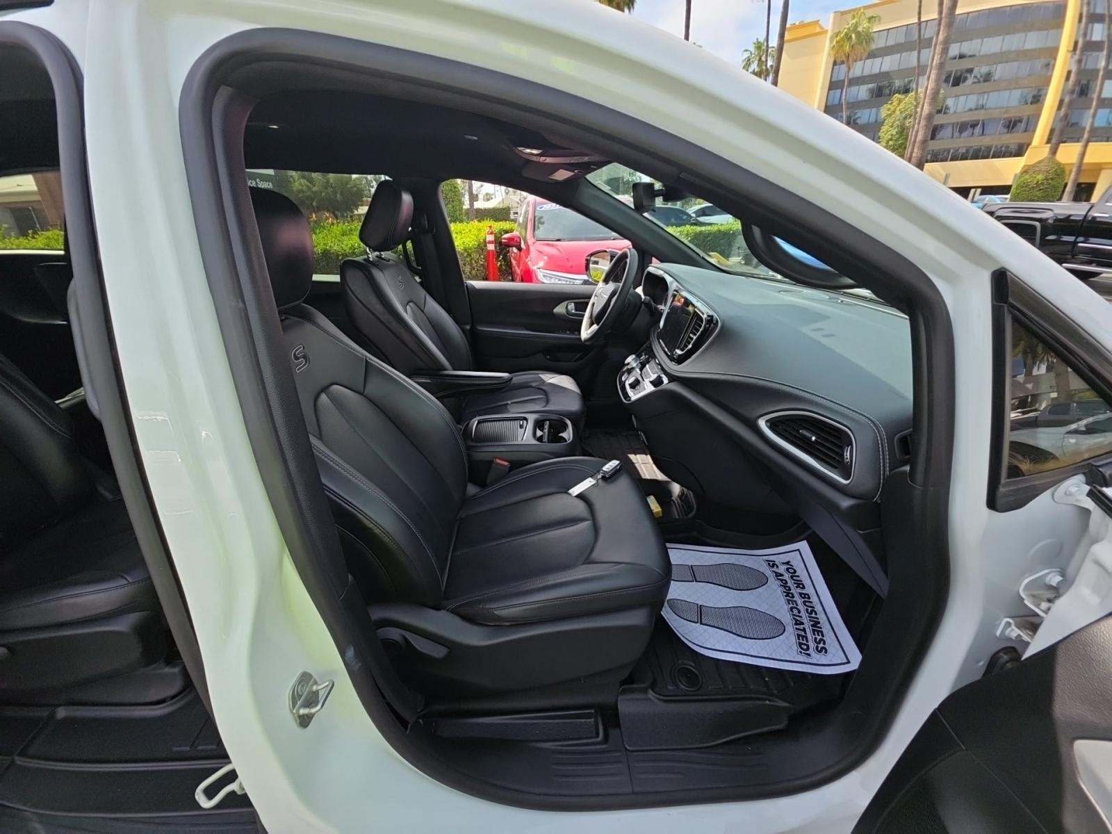 2024 Chrysler Pacifica Hybrid Select S Appearance FWD