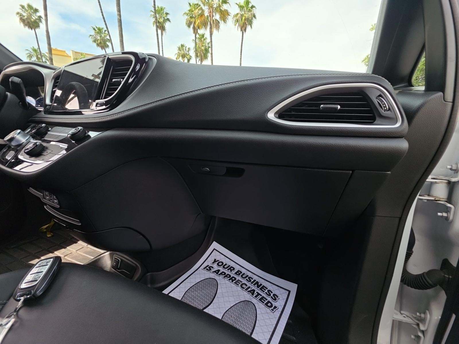 2024 Chrysler Pacifica Hybrid Select S Appearance FWD
