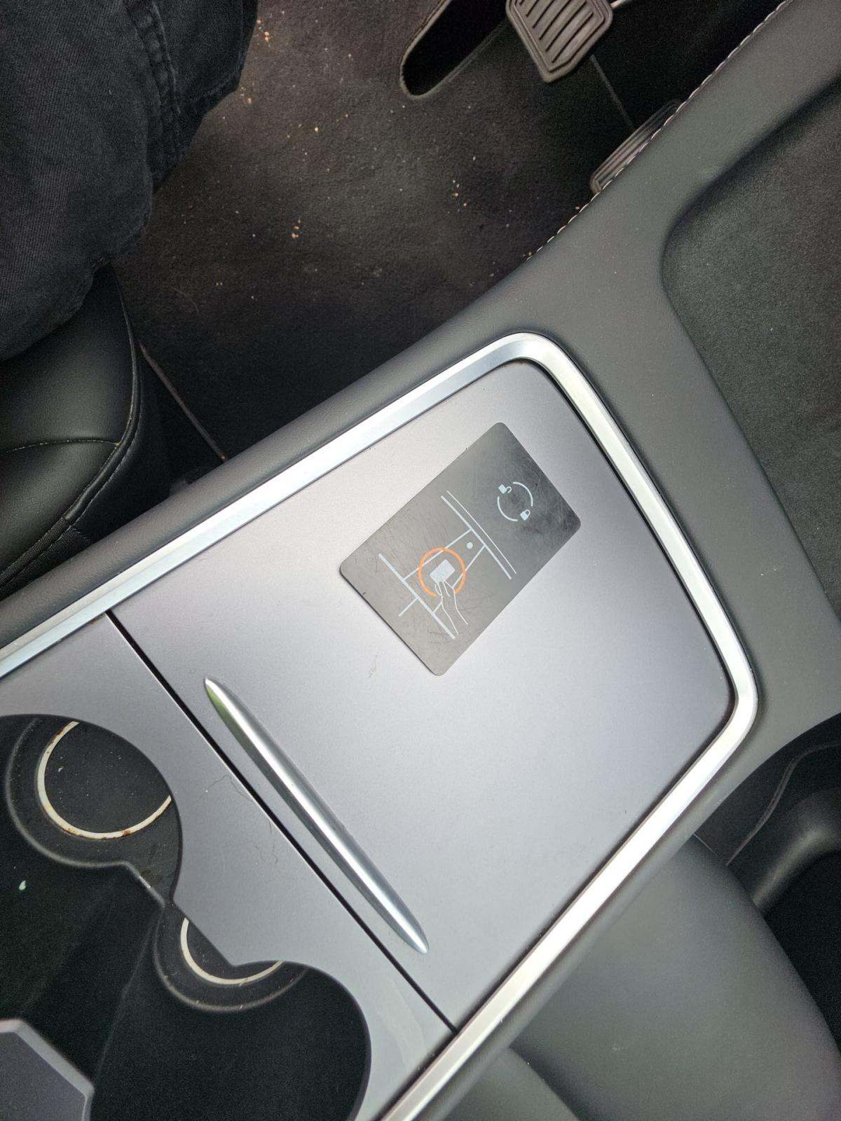 TESLA MODEL Y - 4