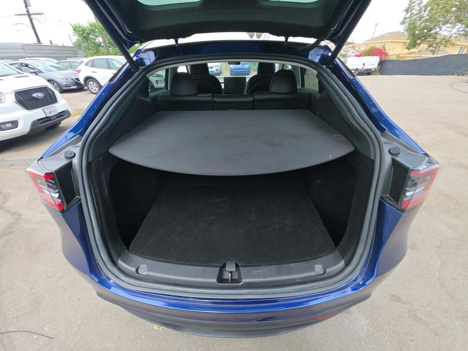 TESLA MODEL Y - 10
