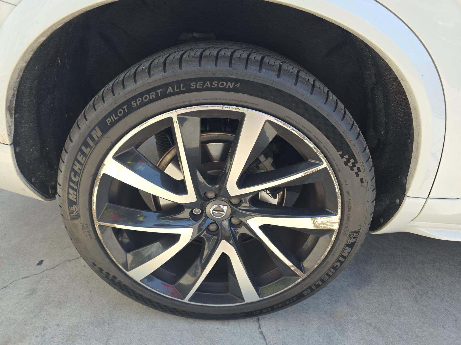 2018 Volvo XC90 T6 Momentum AWD