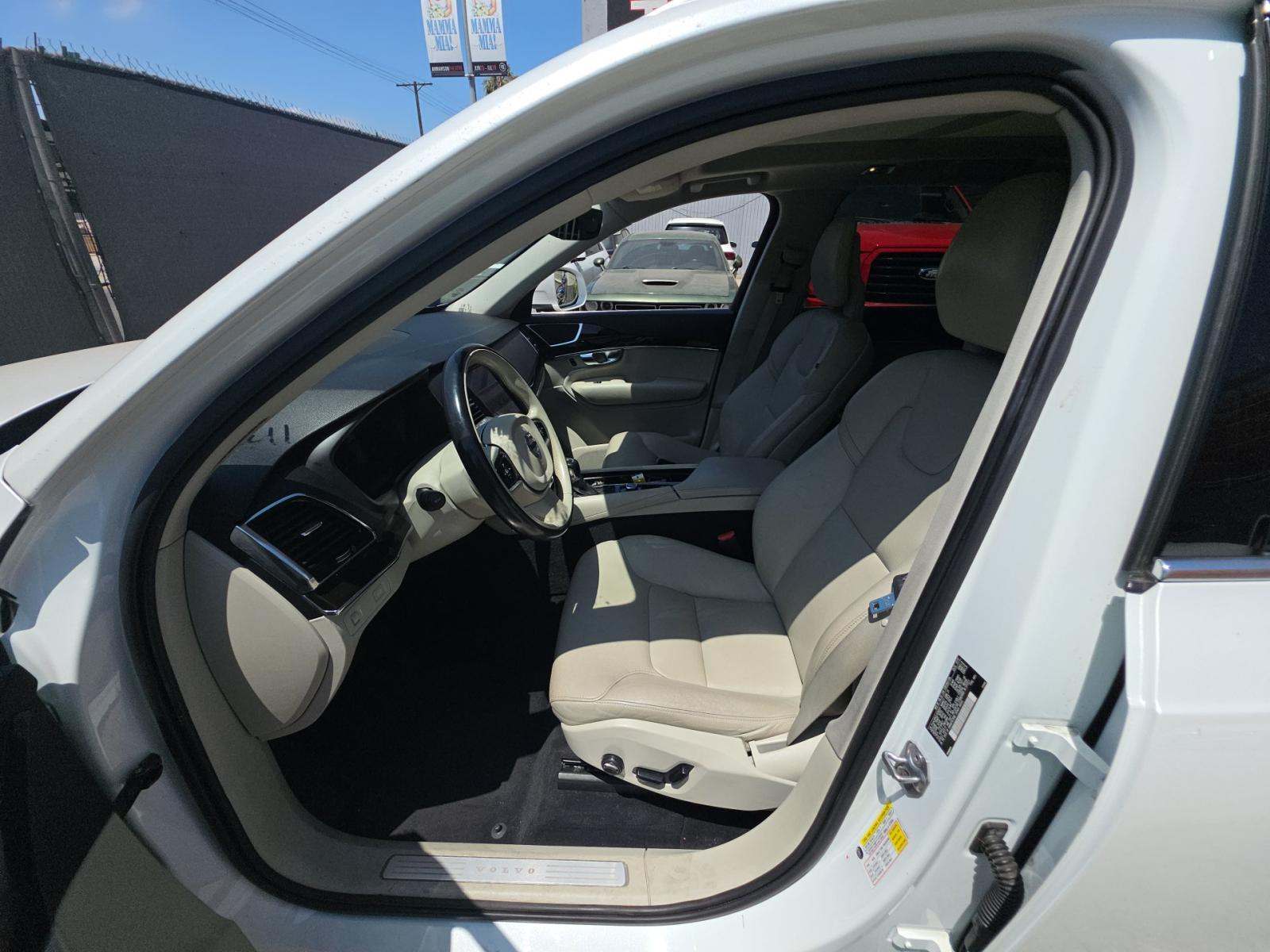 2018 Volvo XC90 T6 Momentum AWD
