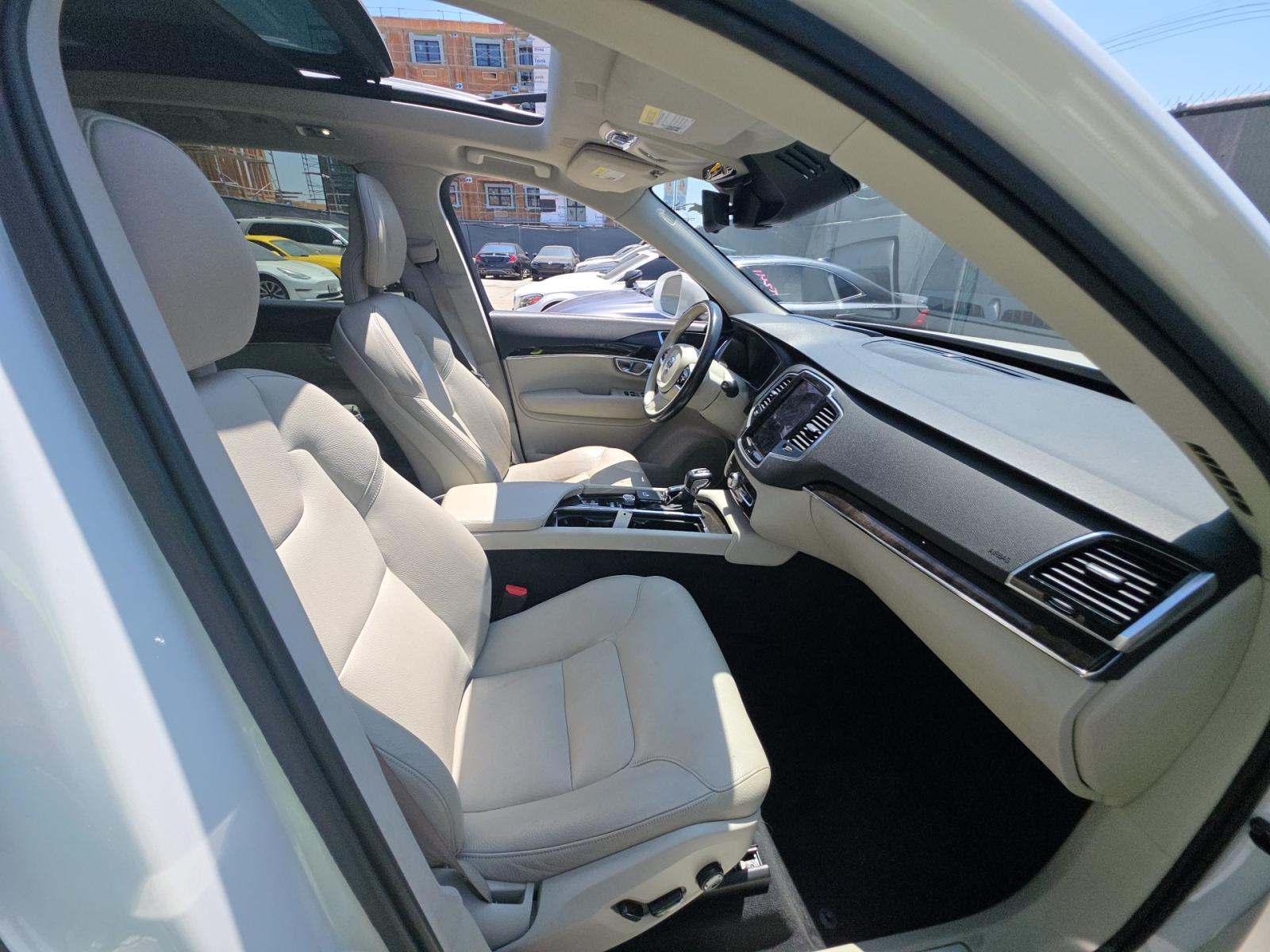 2018 Volvo XC90 T6 Momentum AWD
