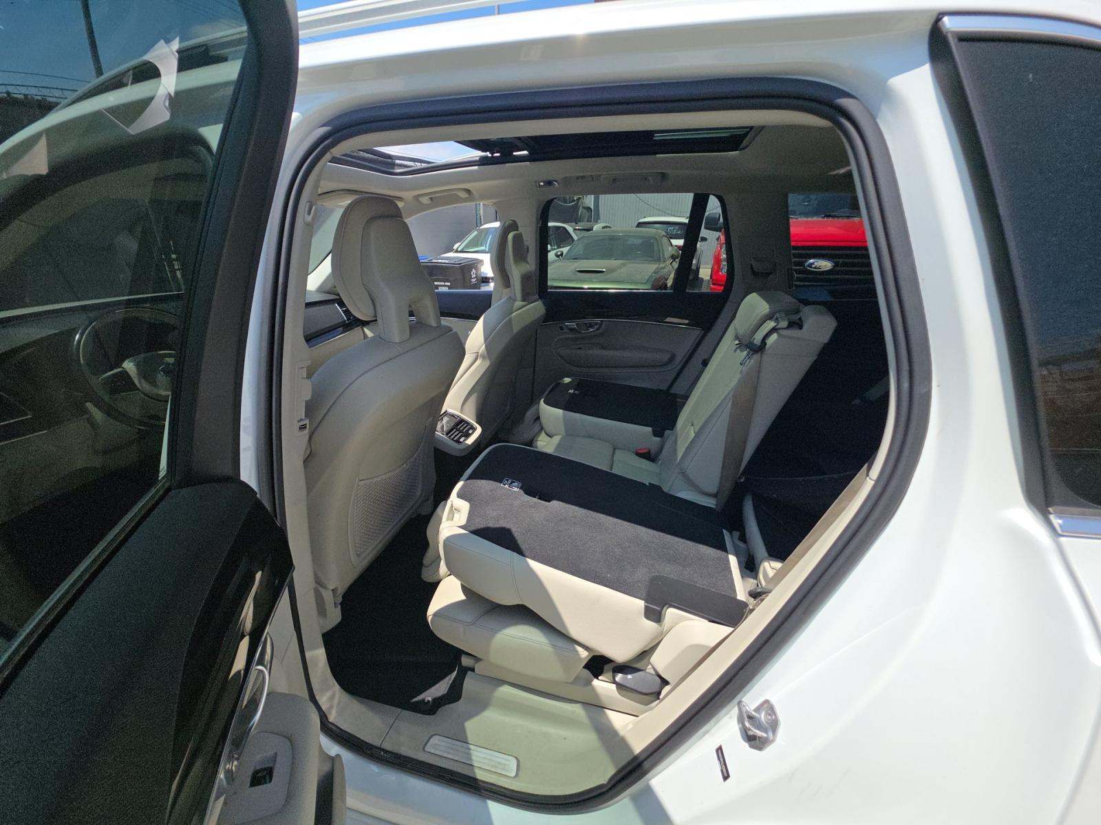 2018 Volvo XC90 T6 Momentum AWD