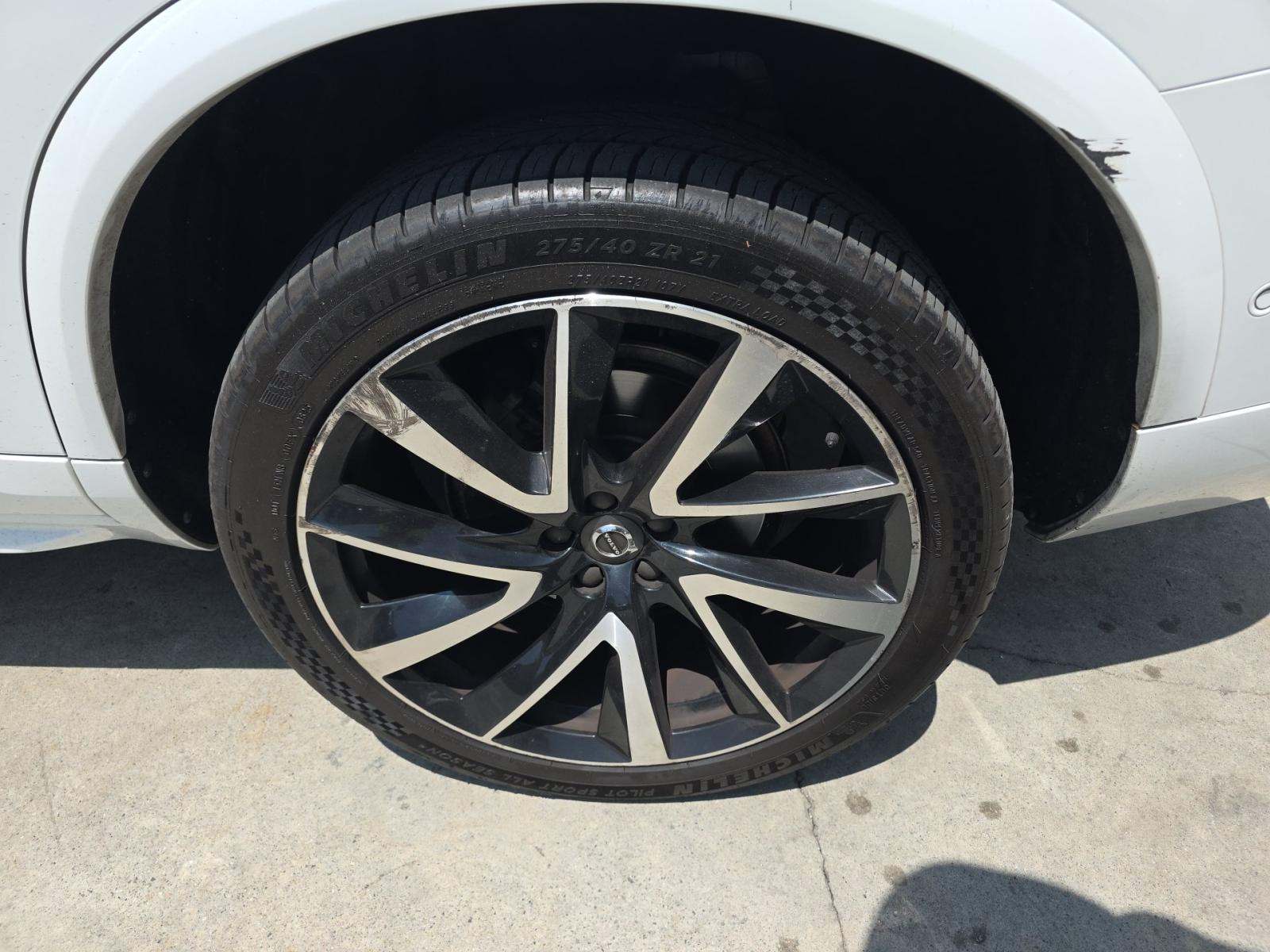 2018 Volvo XC90 T6 Momentum AWD