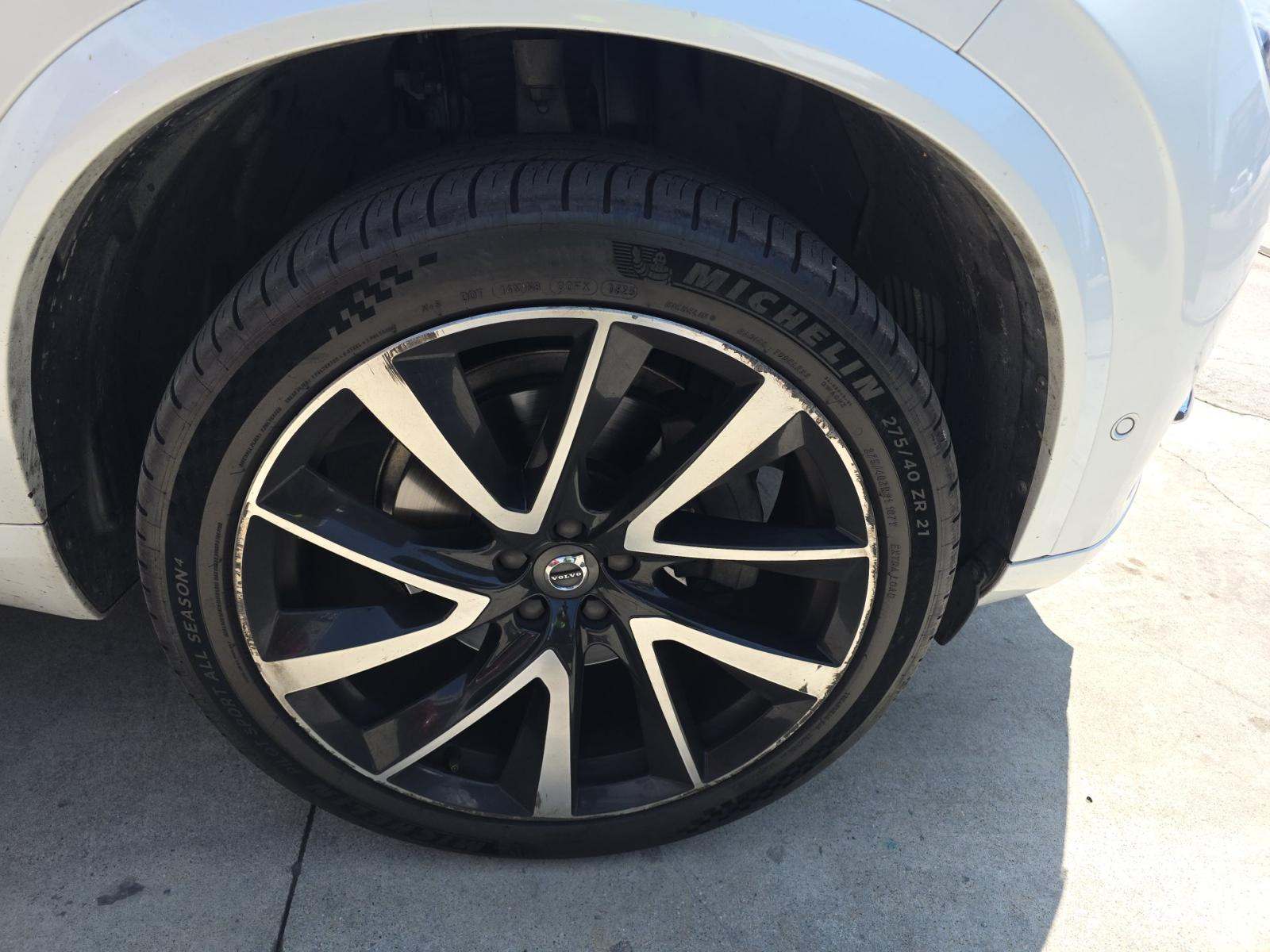 2018 Volvo XC90 T6 Momentum AWD