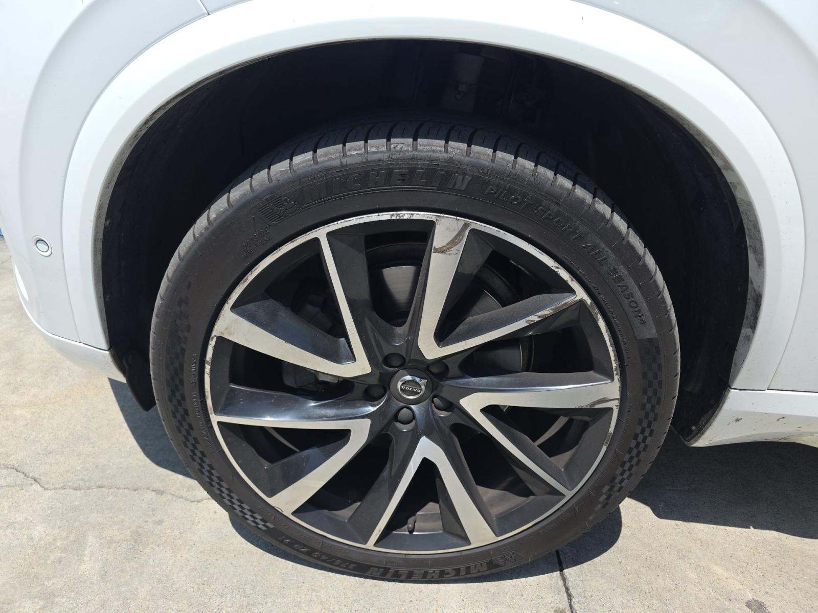 2018 Volvo XC90 T6 Momentum AWD
