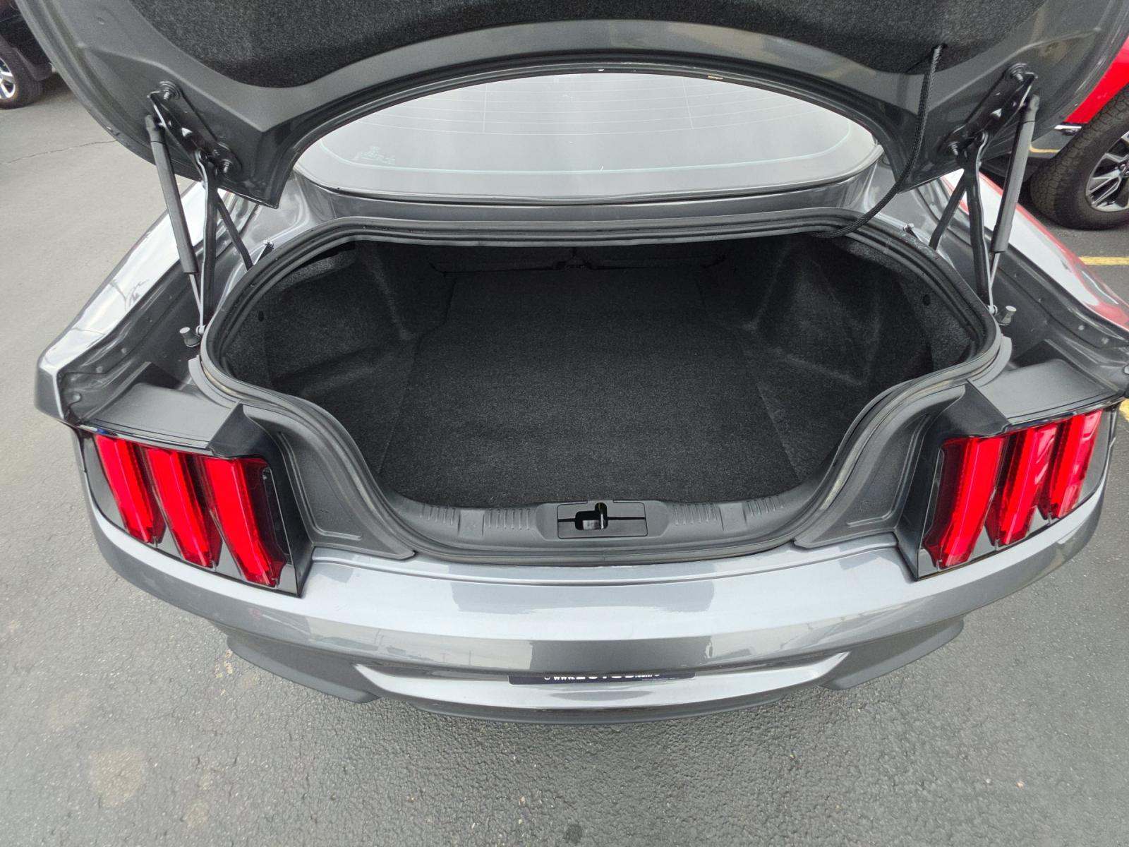 2022 Ford Mustang EcoBoost Premium RWD
