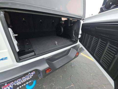 JEEP 4XE SAHARA - 10