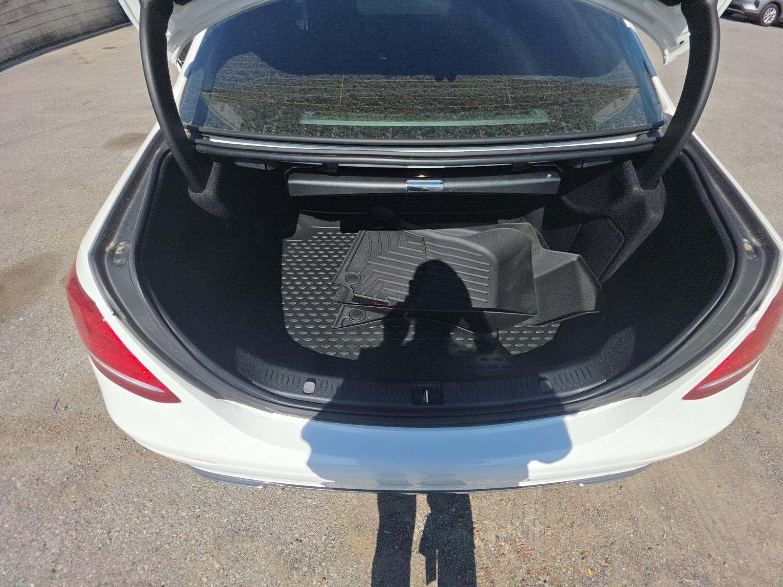 MERCEDES-BENZ E-CLASS - 10