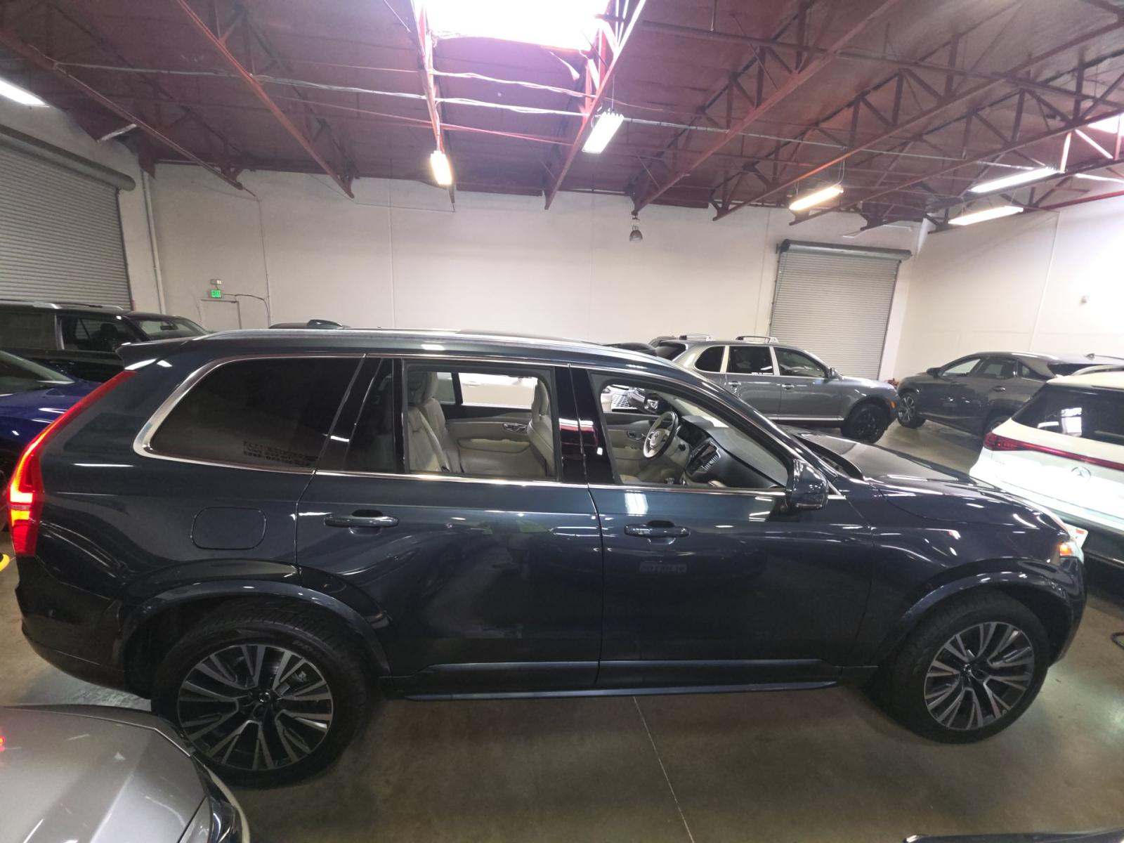 2021 Volvo XC90 T5 Momentum AWD