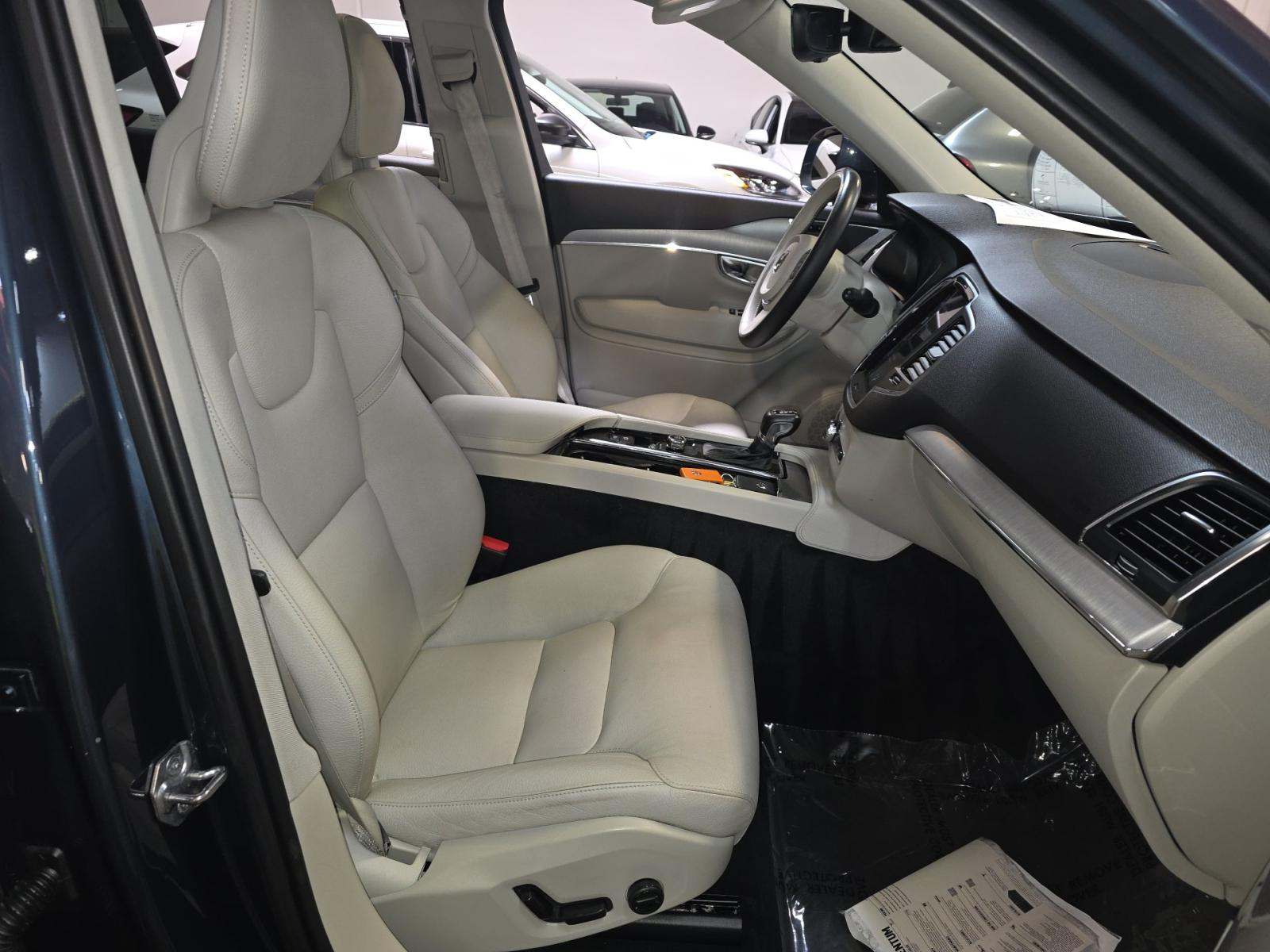 2021 Volvo XC90 T5 Momentum AWD