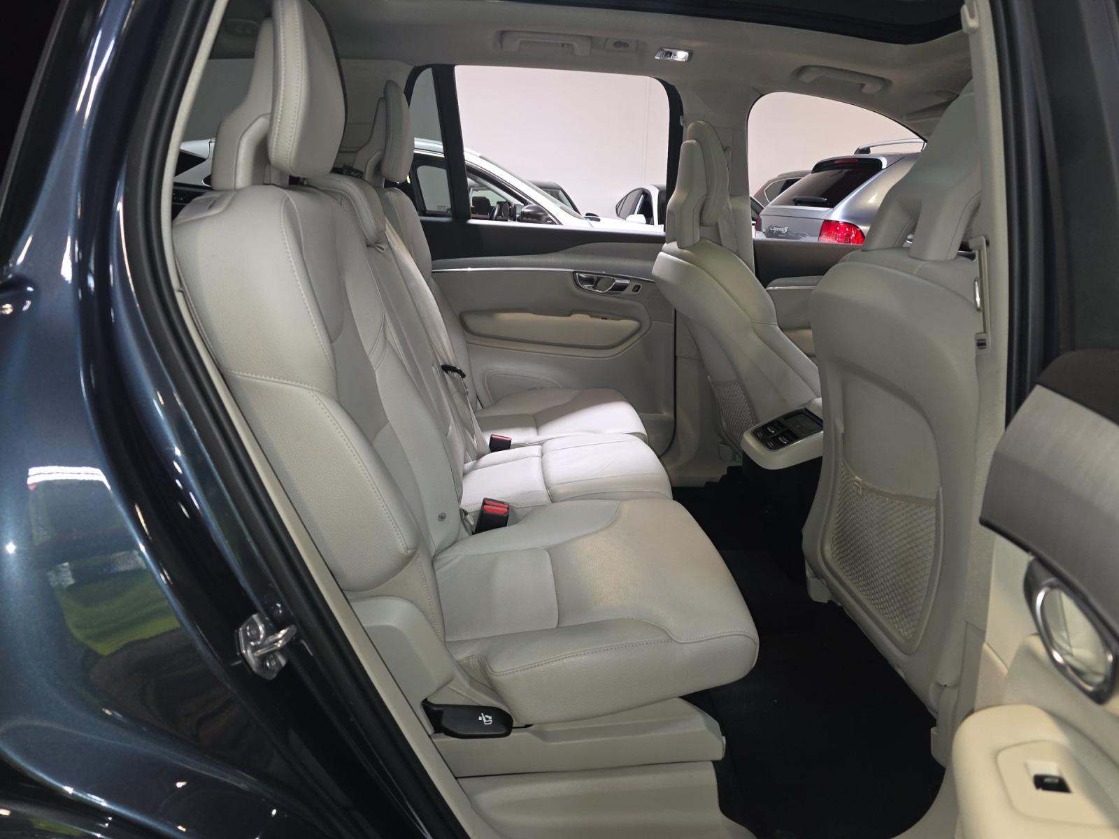 2021 Volvo XC90 T5 Momentum AWD