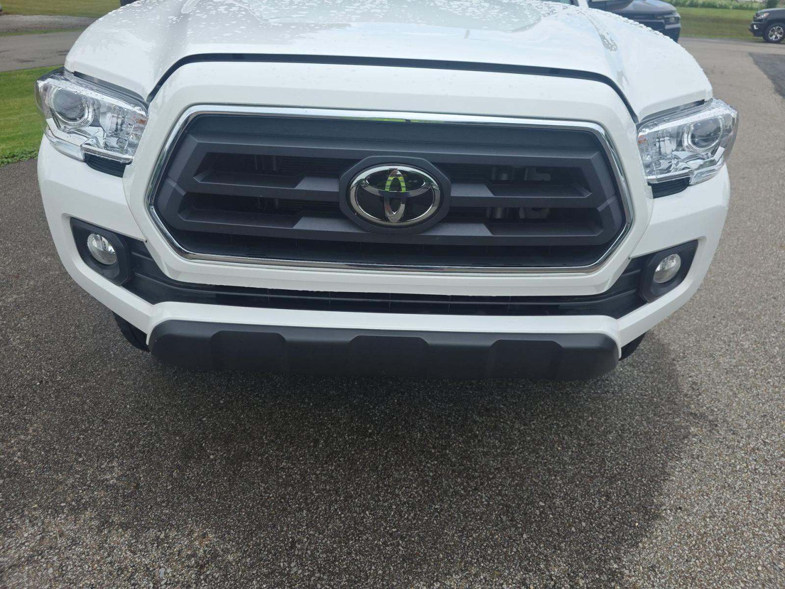 2023 Toyota Tacoma SR5 AWD