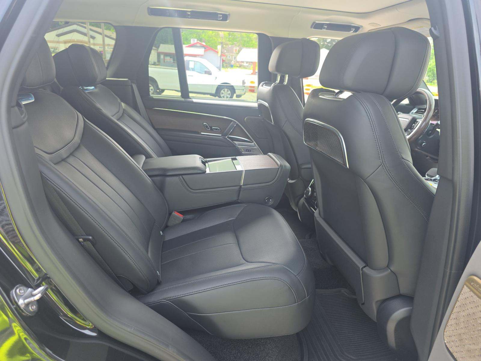 2025 Land Rover Range Rover Autobiography AWD