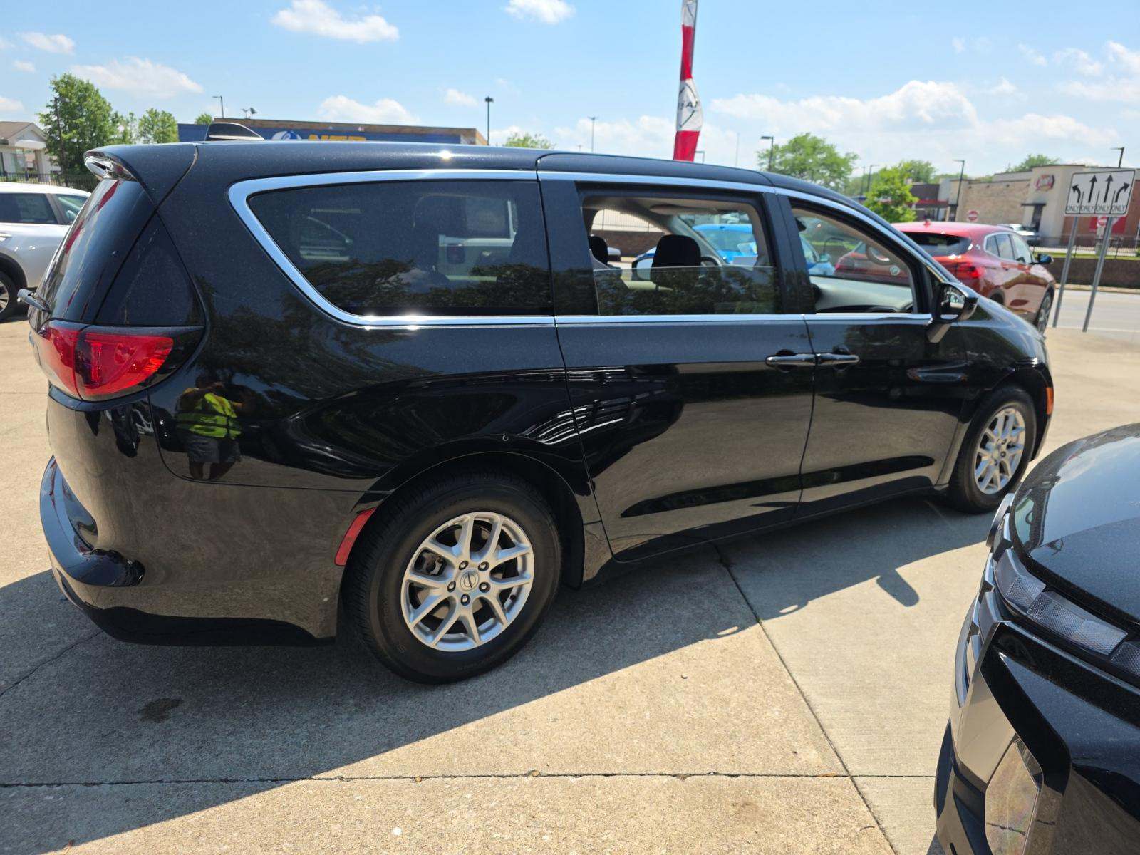 CHRYSLER VOYAGER - 4