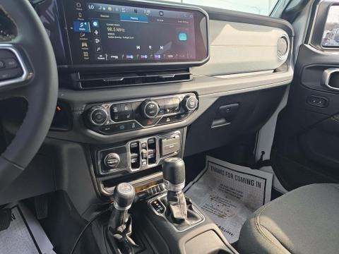 JEEP 4XE SAHARA - 10