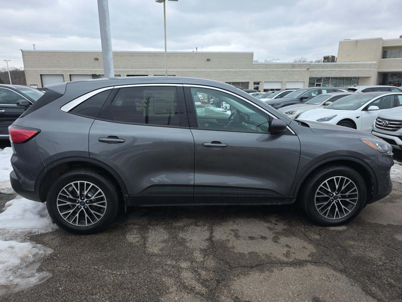 2022 Ford Escape Plug-In Hybrid SE FWD