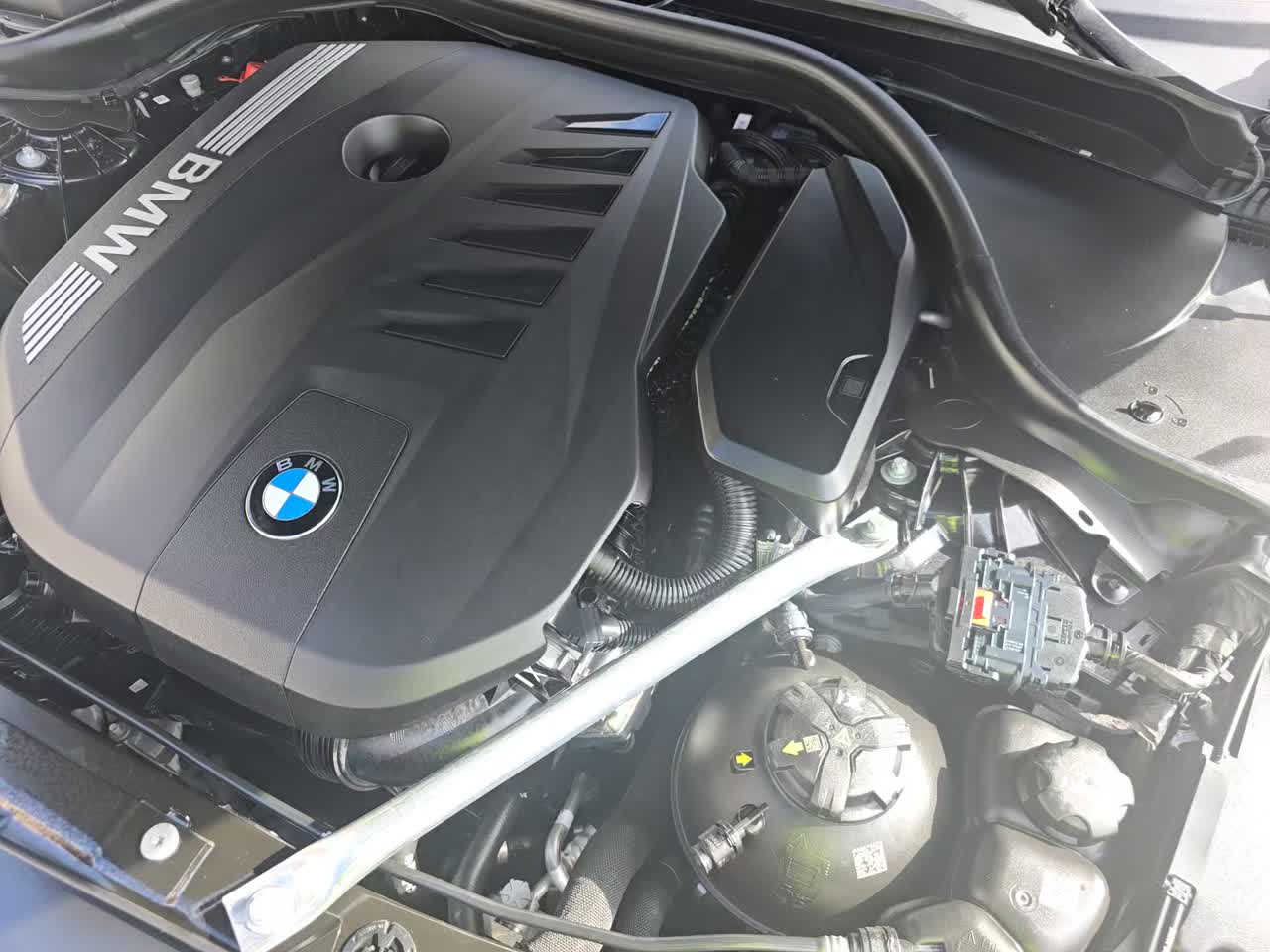 2025 BMW 5 Series 540i xDrive AWD