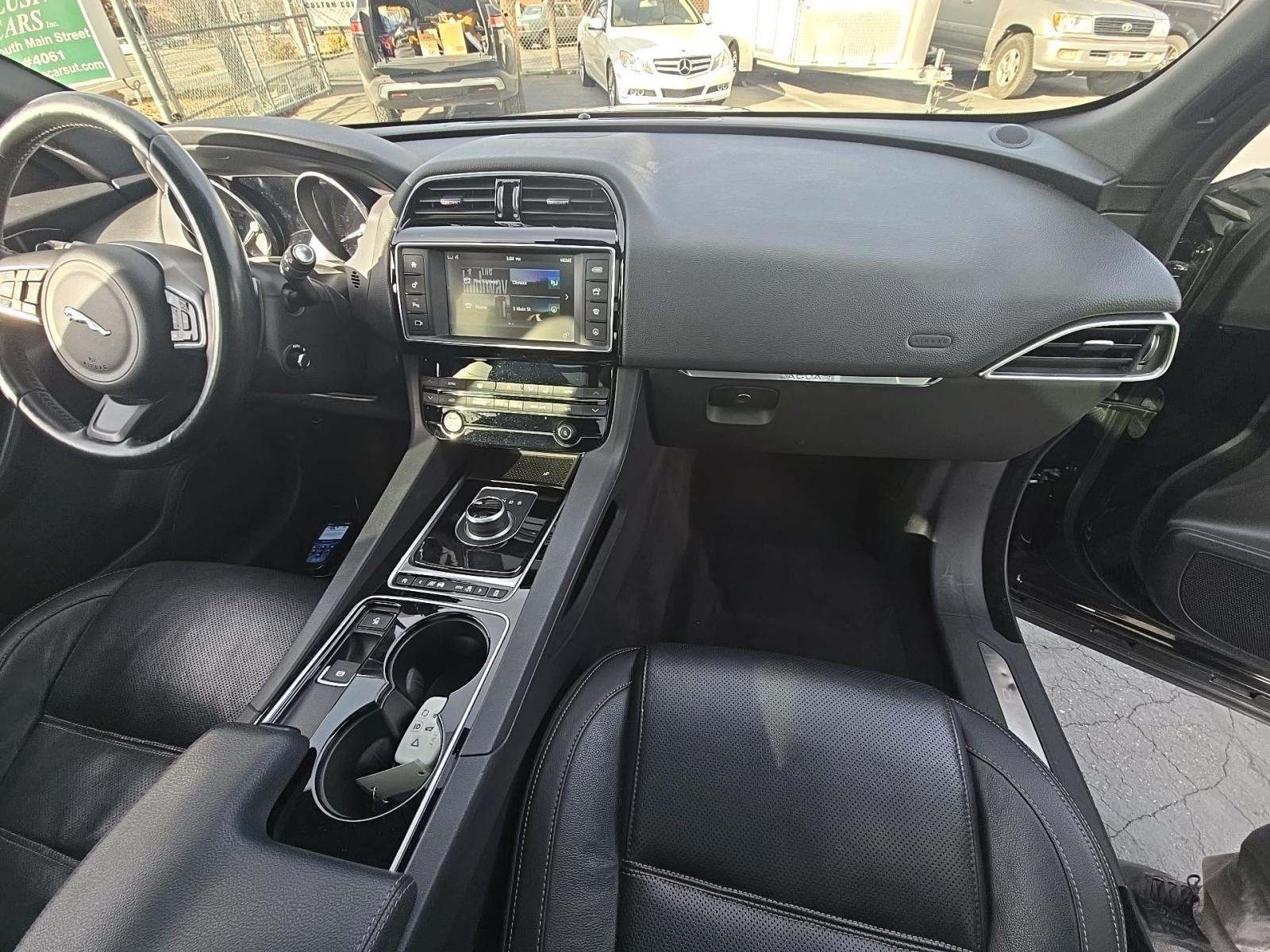 2017 Jaguar F-PACE 35t Prestige AWD