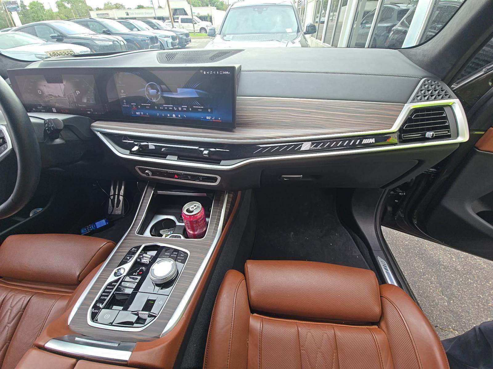 2025 BMW X7 M60i AWD