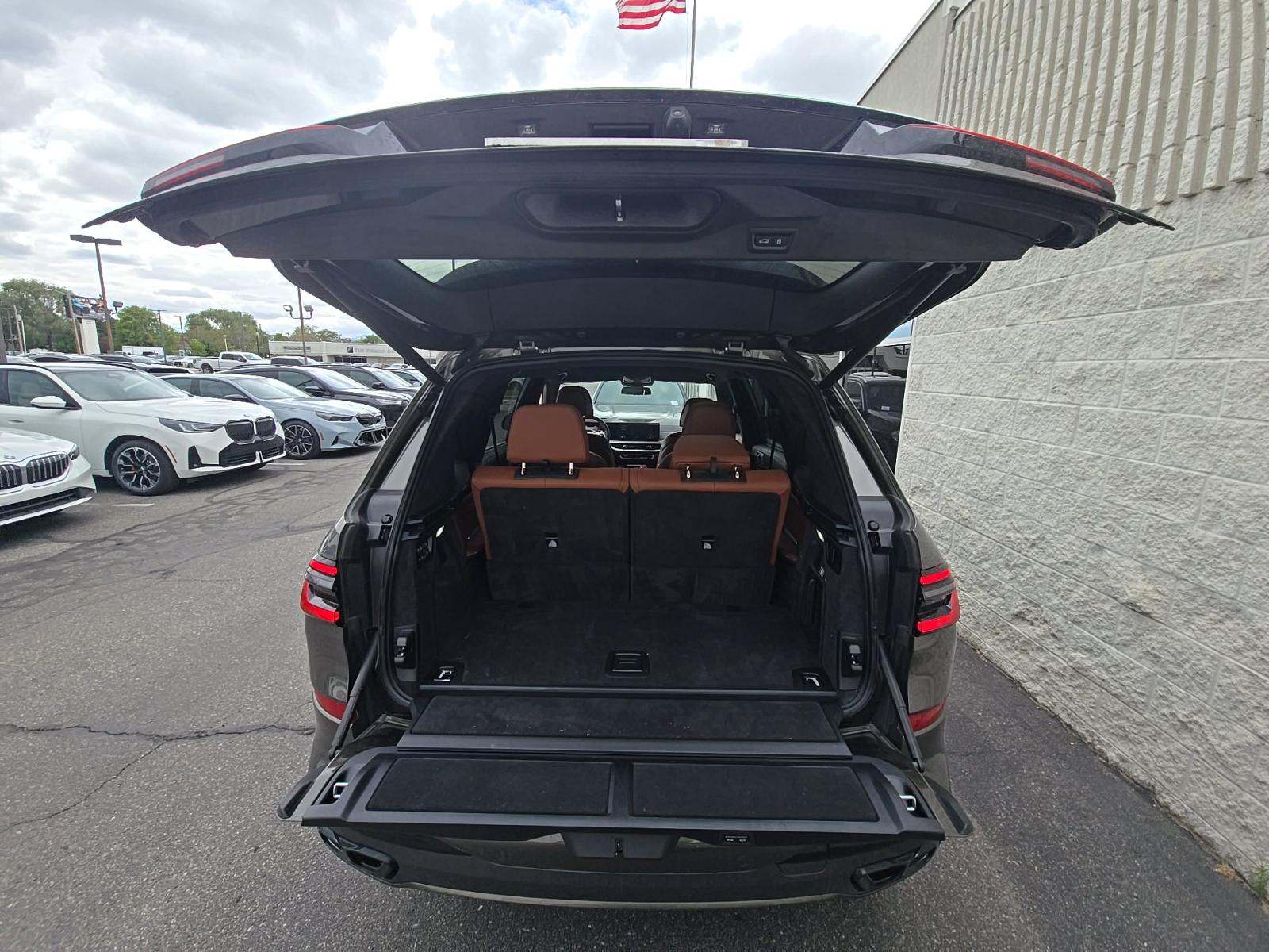 2025 BMW X7 M60i AWD