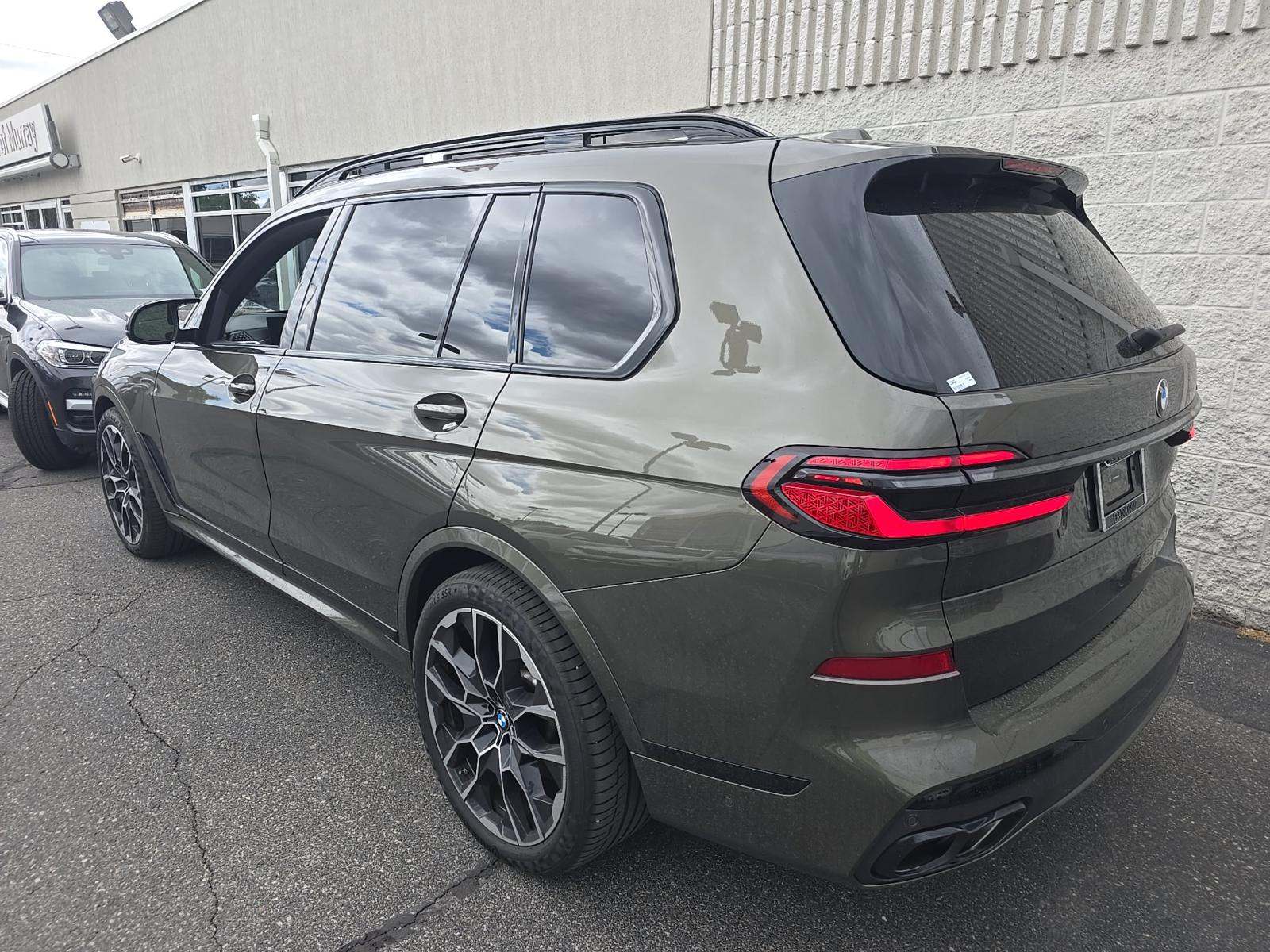 2025 BMW X7 M60i AWD