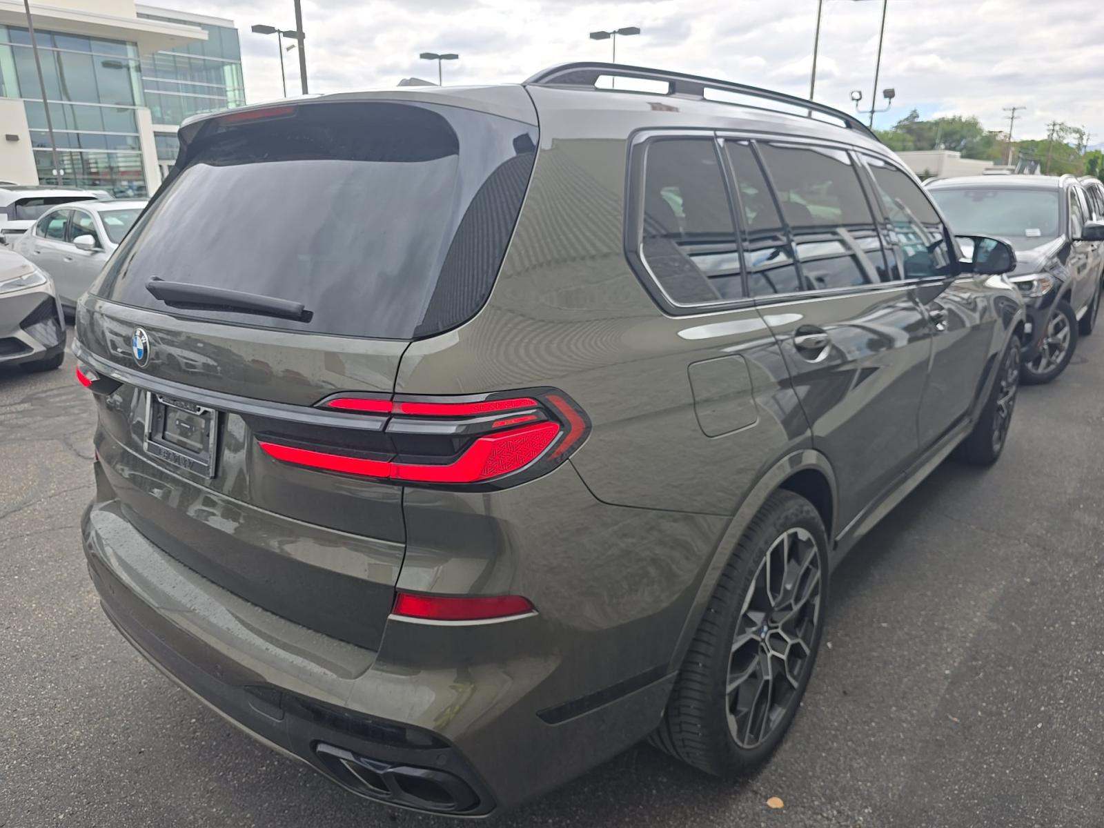 2025 BMW X7 M60i AWD