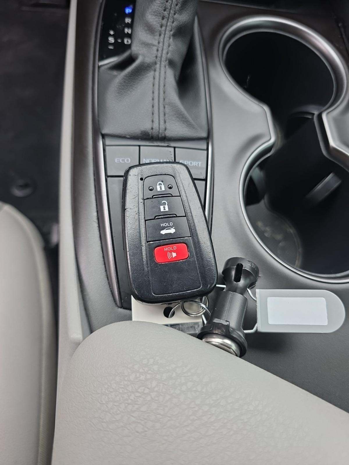 2024 Toyota Camry SE FWD