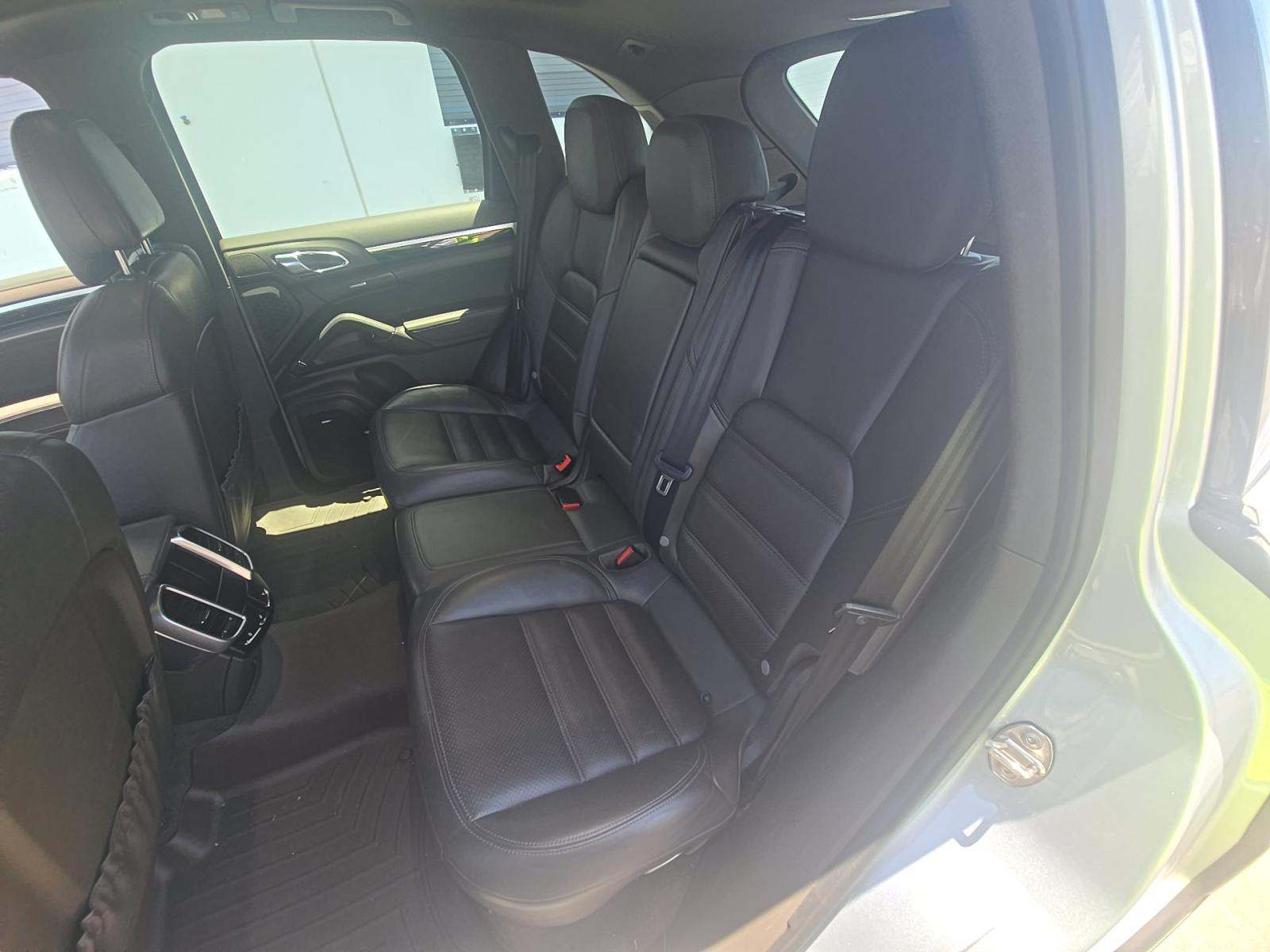 PORSCHE CAYENNE - 9