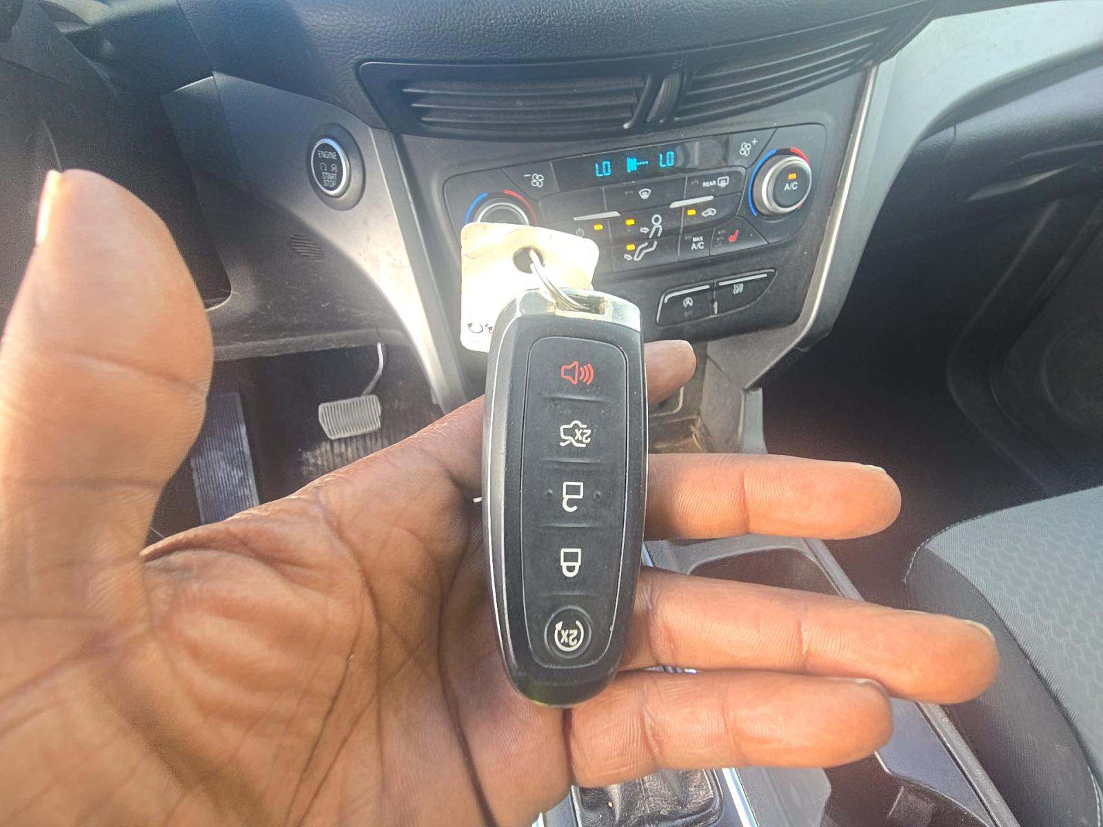 FORD ESCAPE - 4
