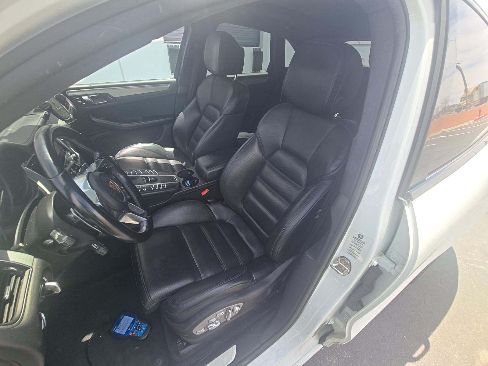 2017 Porsche Macan Turbo AWD