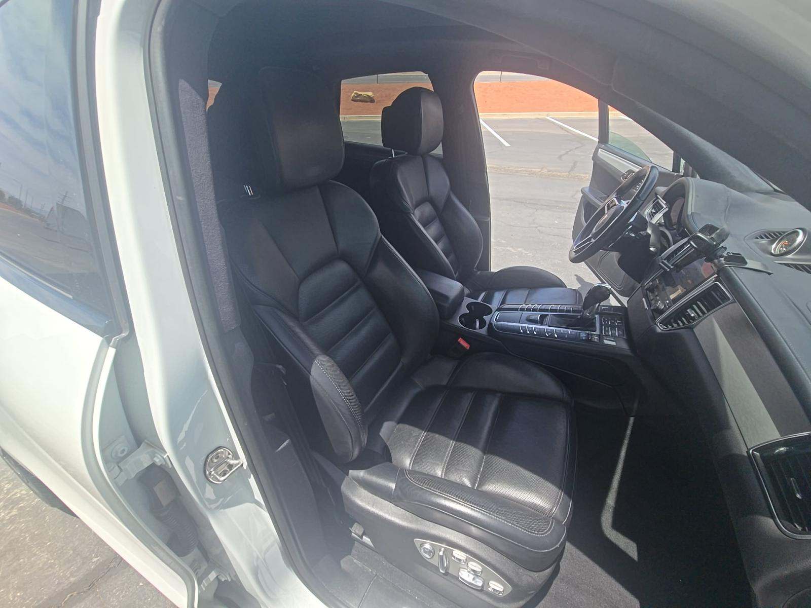 2017 Porsche Macan Turbo AWD