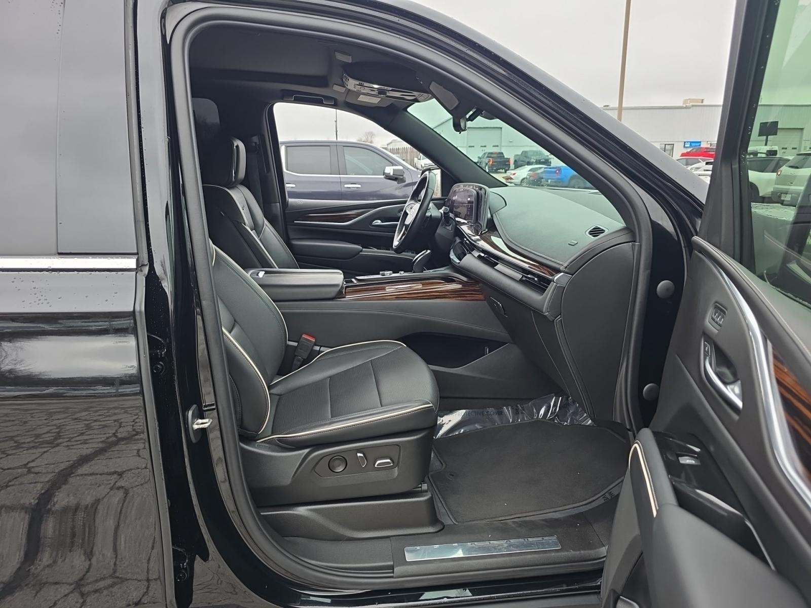 2023 Cadillac Escalade ESV Premium Luxury AWD