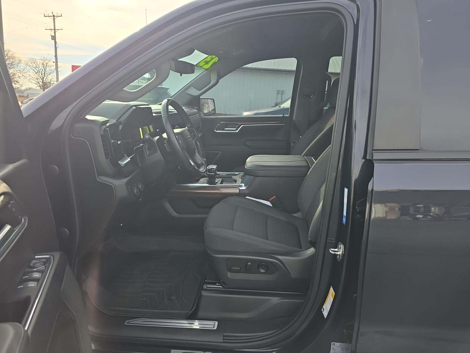 2023 Chevrolet Silverado 1500 RST AWD